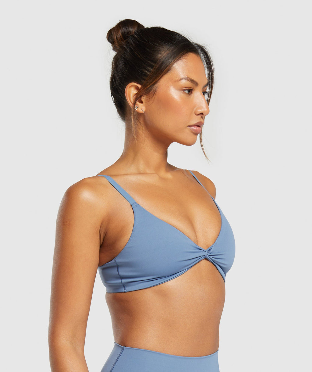 gymshark-elevate-twist-front-bralette-faded-blue-ss24