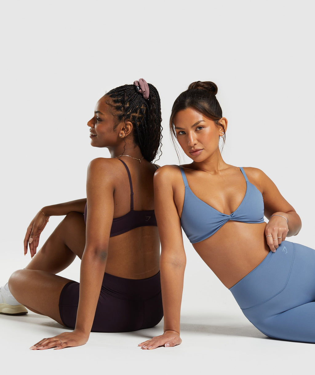 gymshark-elevate-twist-front-bralette-faded-blue-ss24