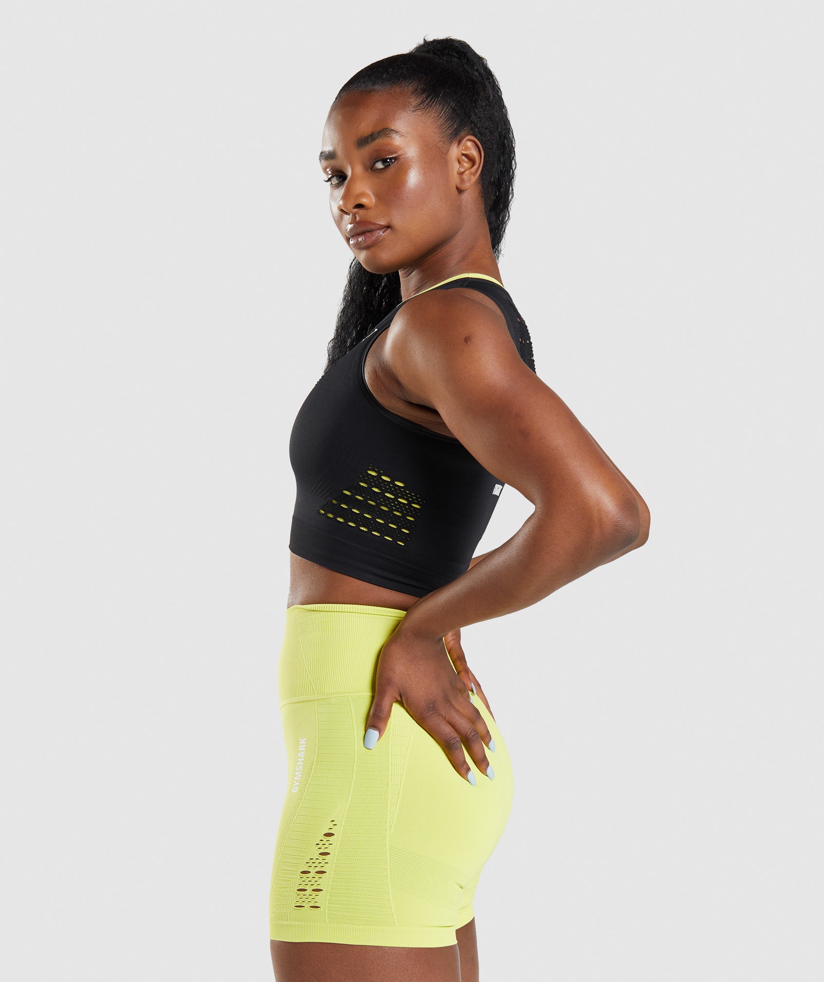 gymshark-energy-seamless-crop-top-black-aw21