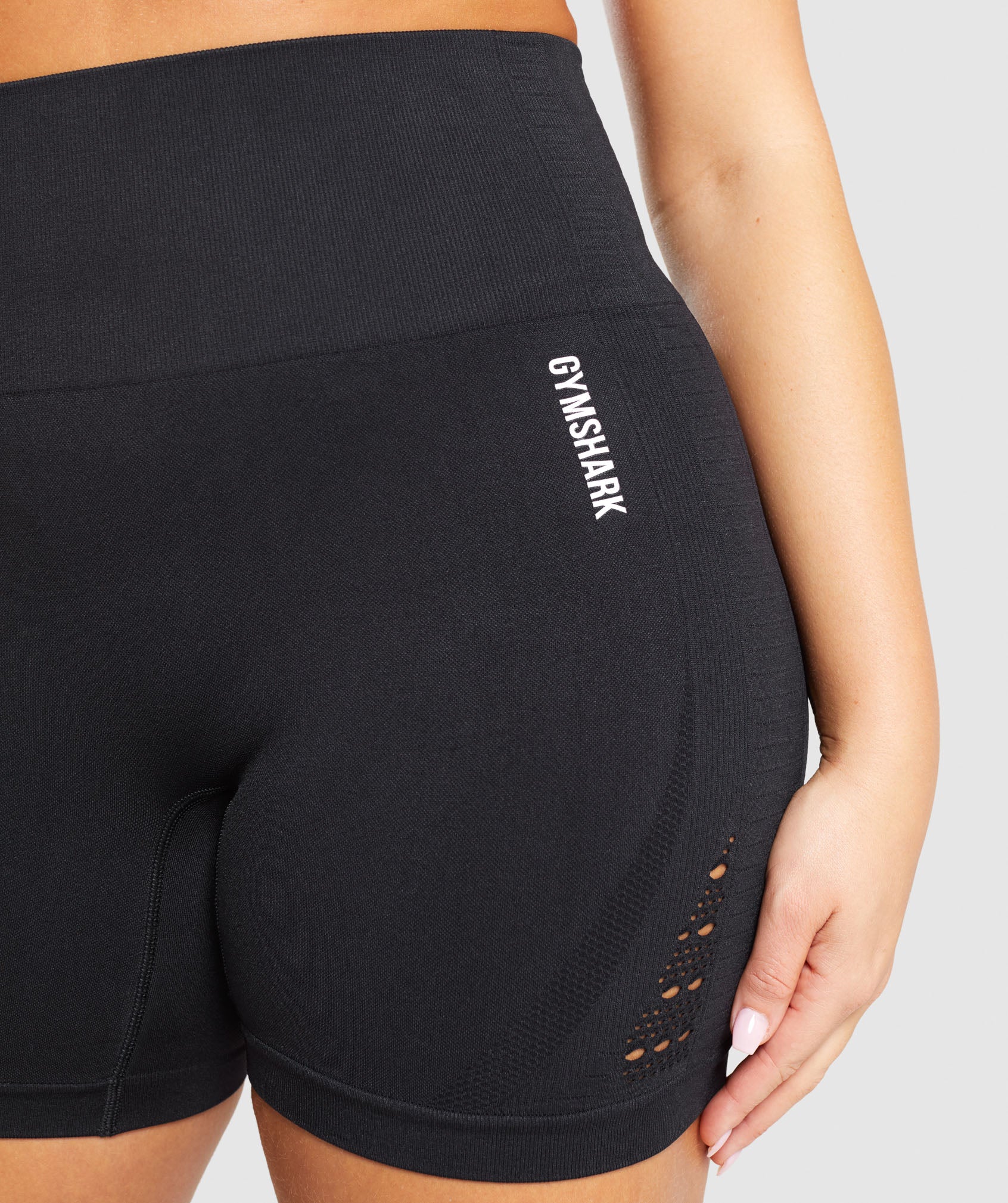 gymshark-energy-seamless-shorts-black