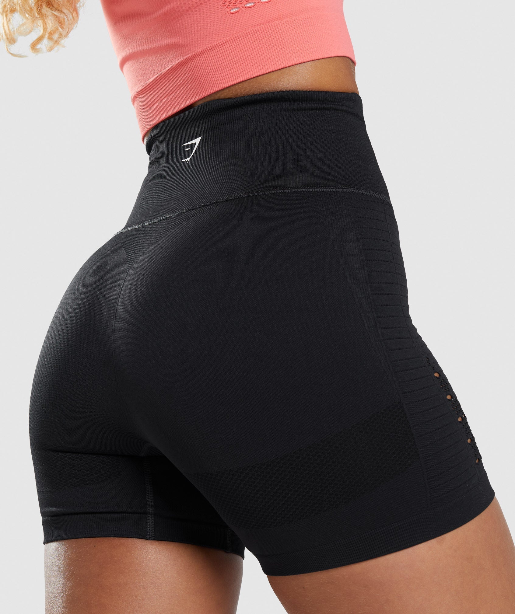 gymshark-energy-seamless-shorts-black-aw21