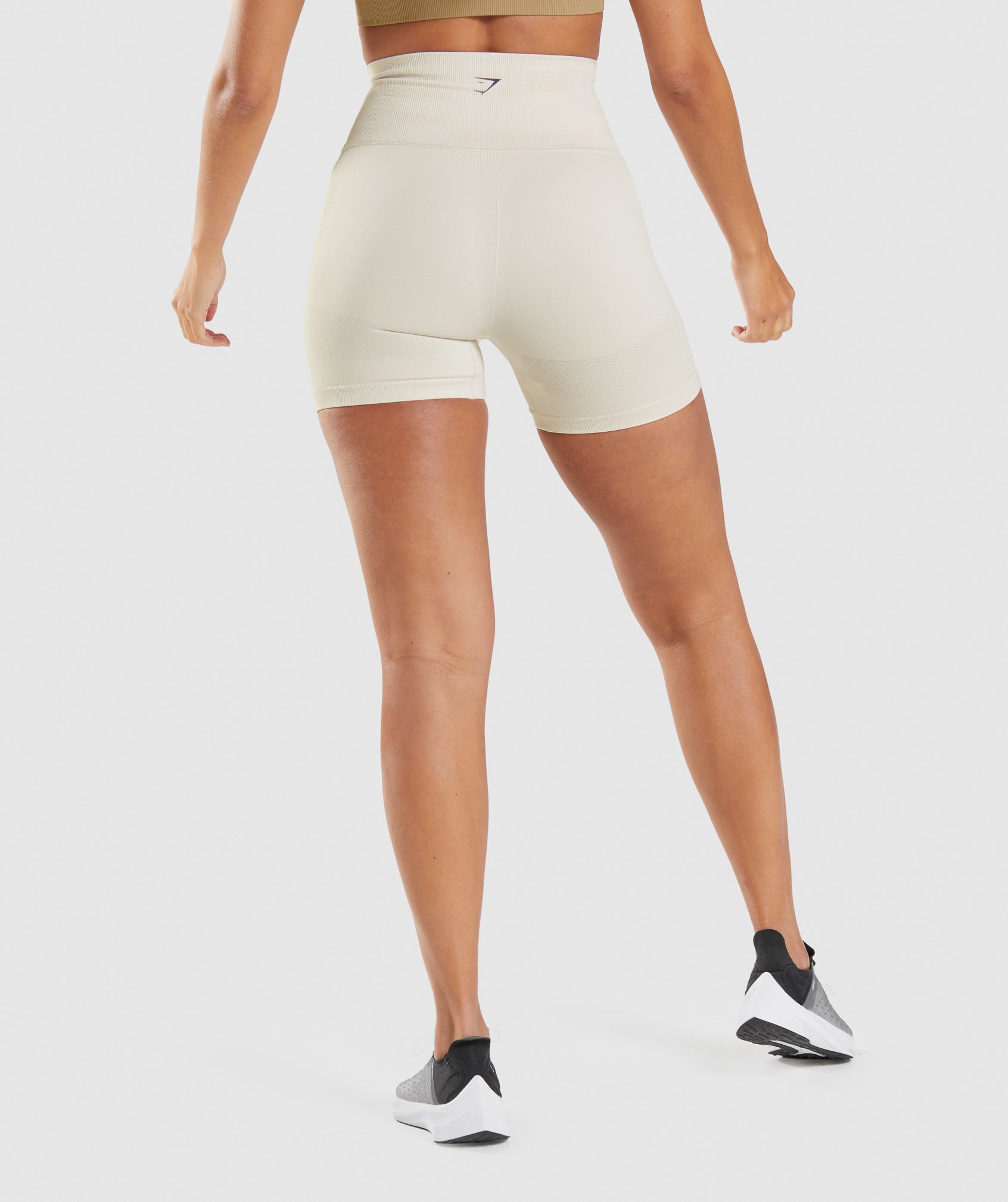 gymshark-energy-seamless-shorts-coconut-white-aw21