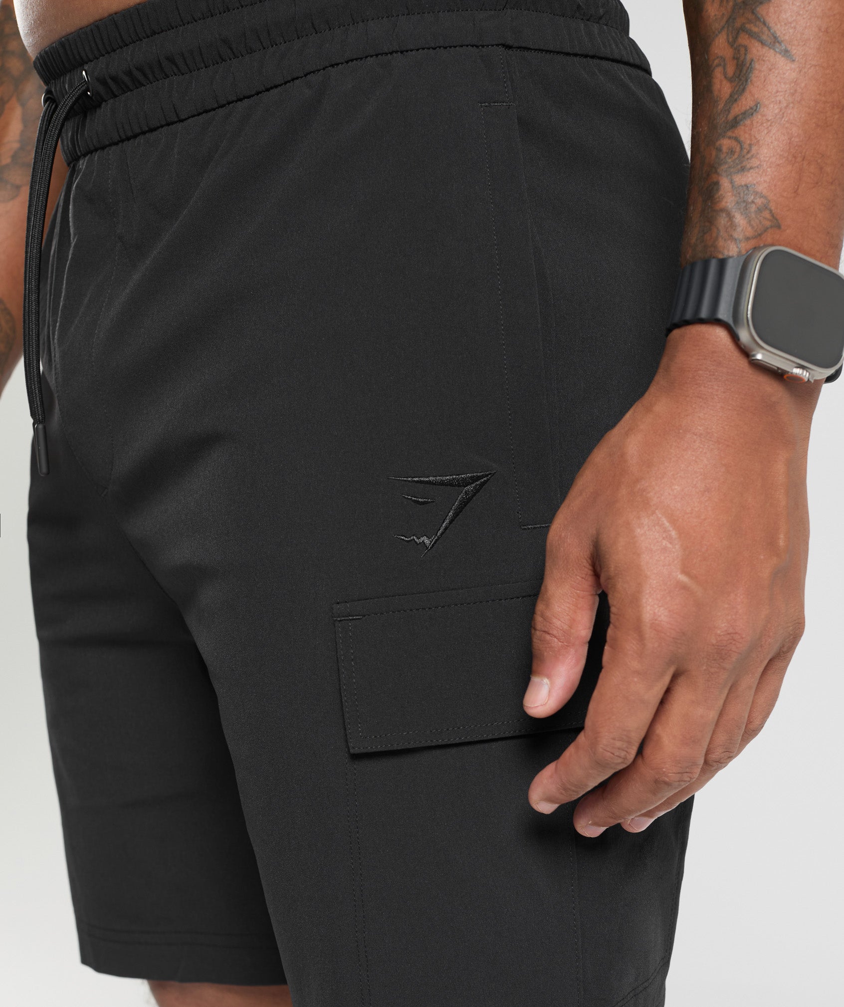 gymshark-stretch-woven-cargo-shorts-black-aw24