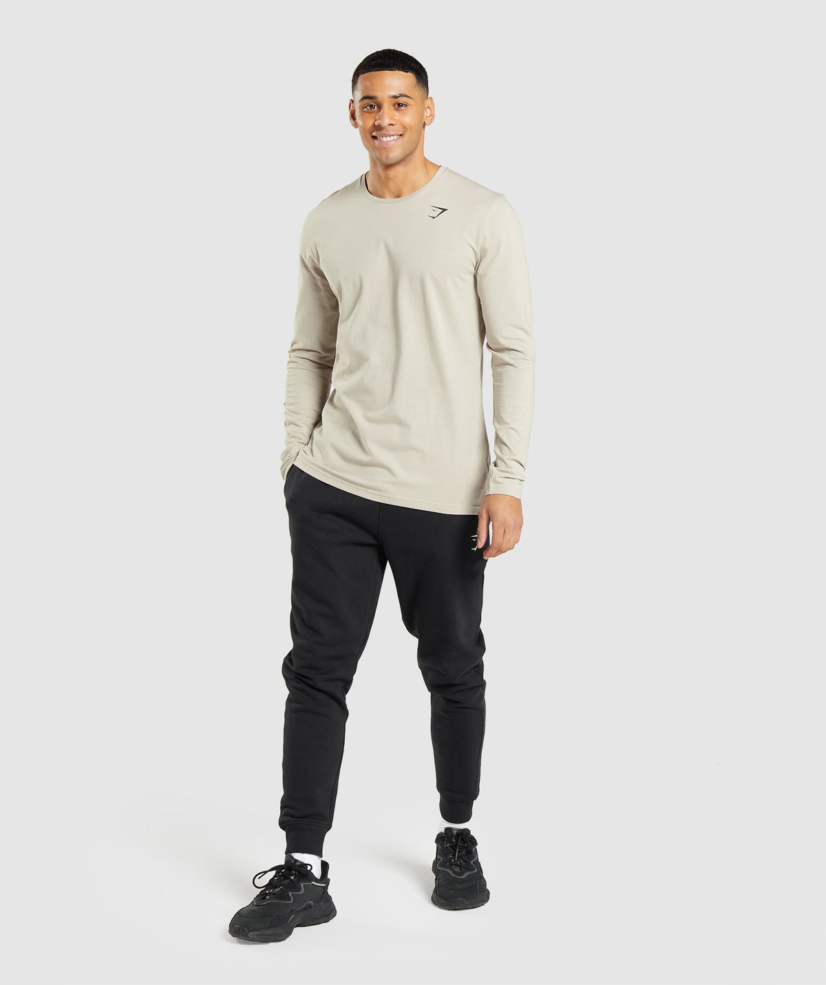 gymshark-essential-ls-slim-tee-pebble-grey-ss22