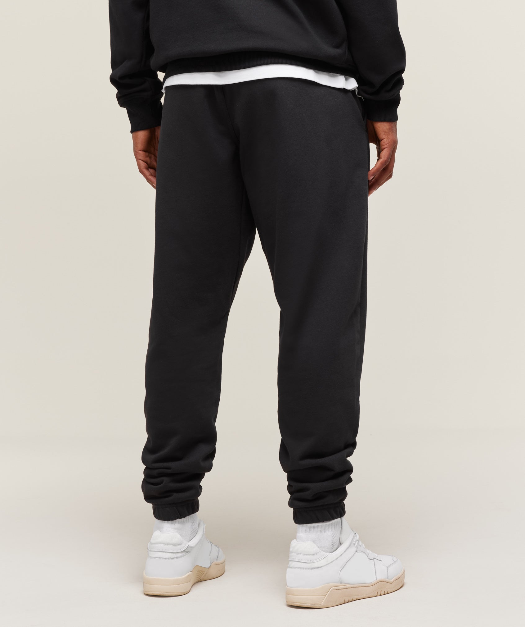 gymshark-essential-oversized-joggers-black-aw22