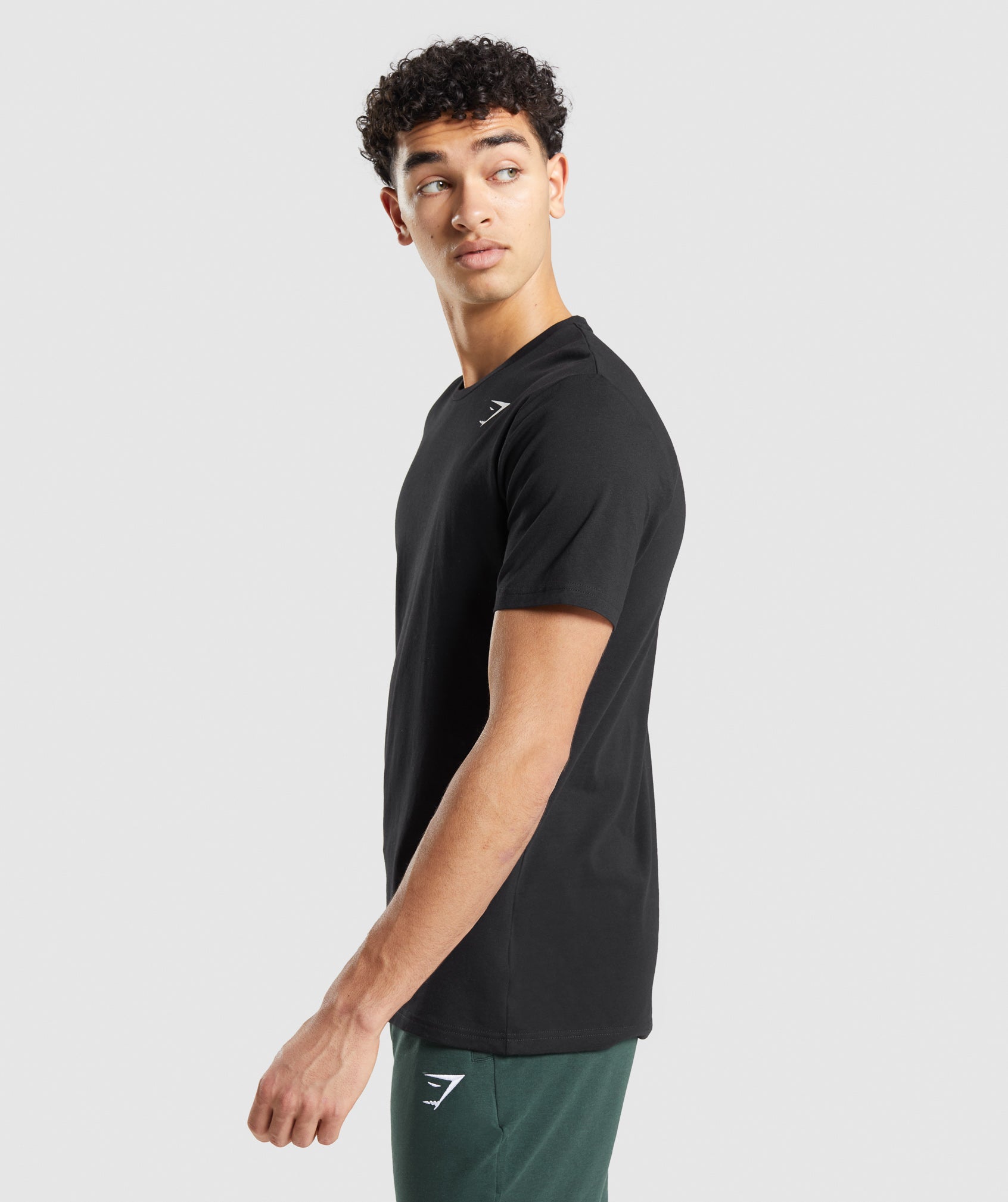 gymshark-essential-ss-slim-tee-black-ss22