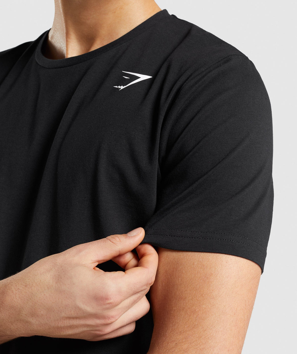 gymshark-essential-ss-slim-tee-black-ss22