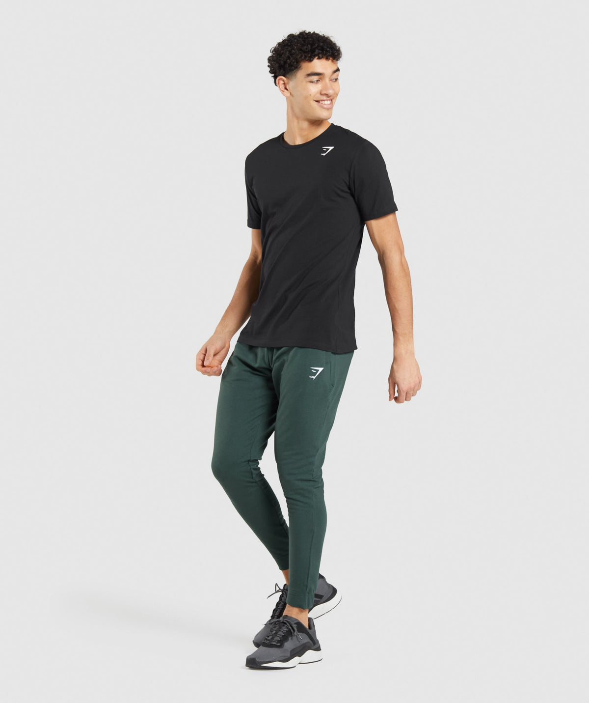 gymshark-essential-ss-slim-tee-black-ss22
