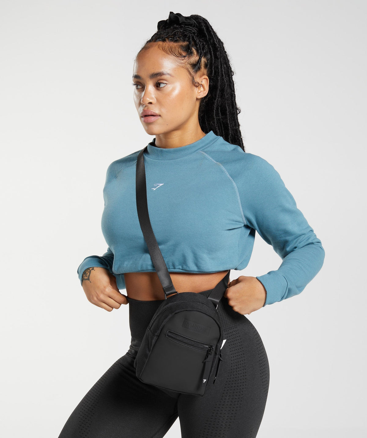 gymshark-everyday-crossbody-bag-black-ss23