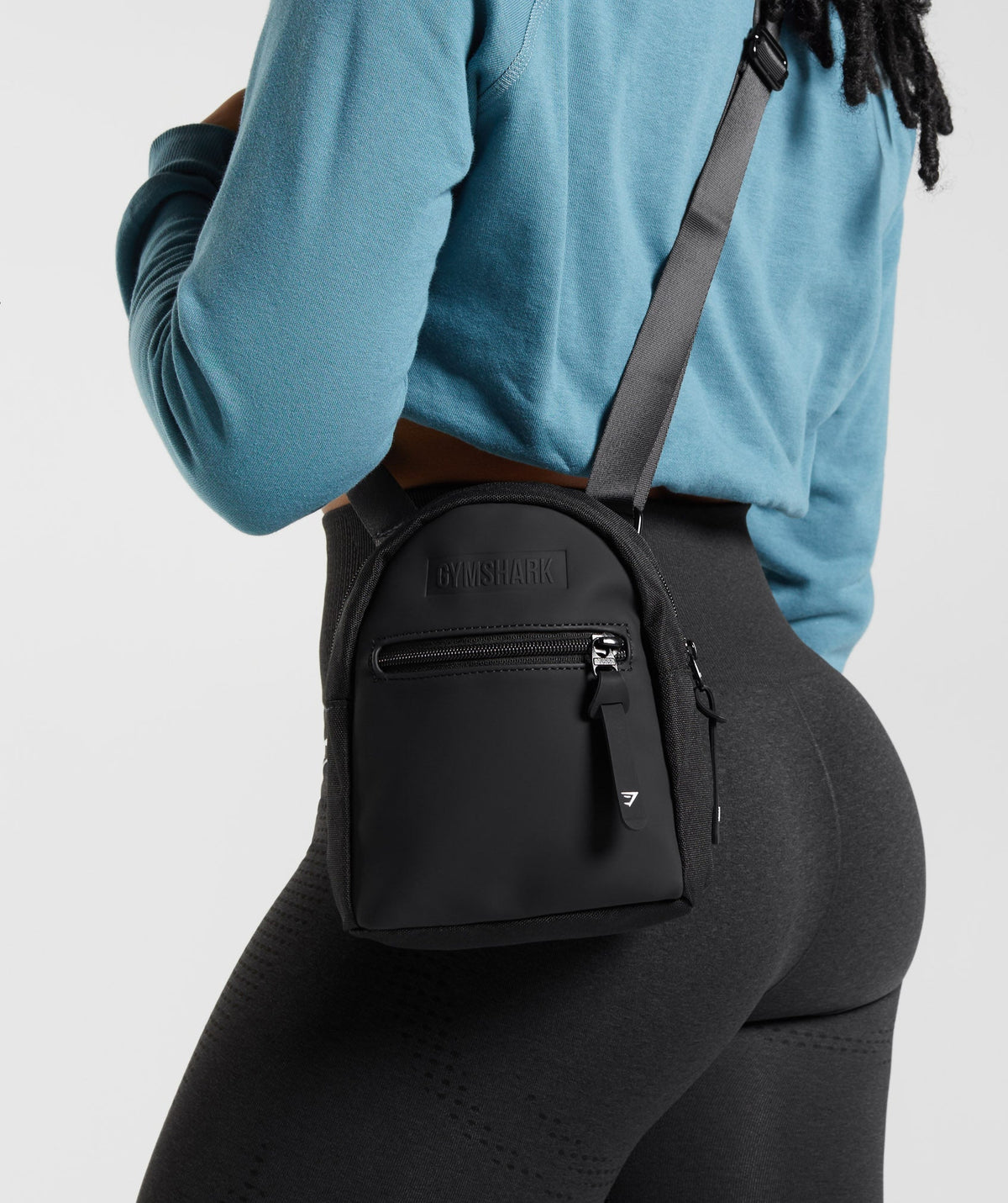 gymshark-everyday-crossbody-bag-black-ss23