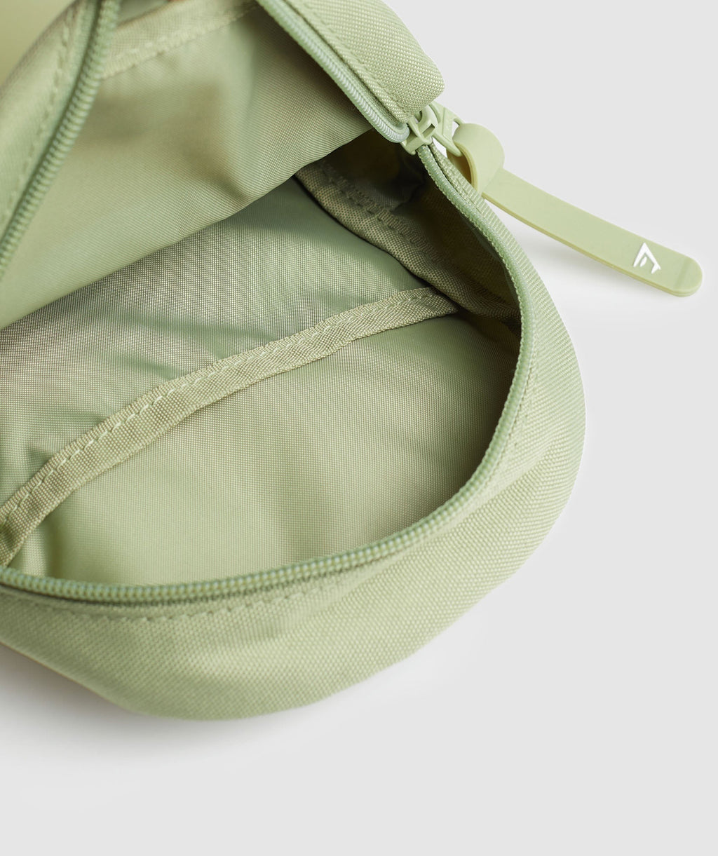 gymshark-everyday-crossbody-bag-natural-sage-green-ss24