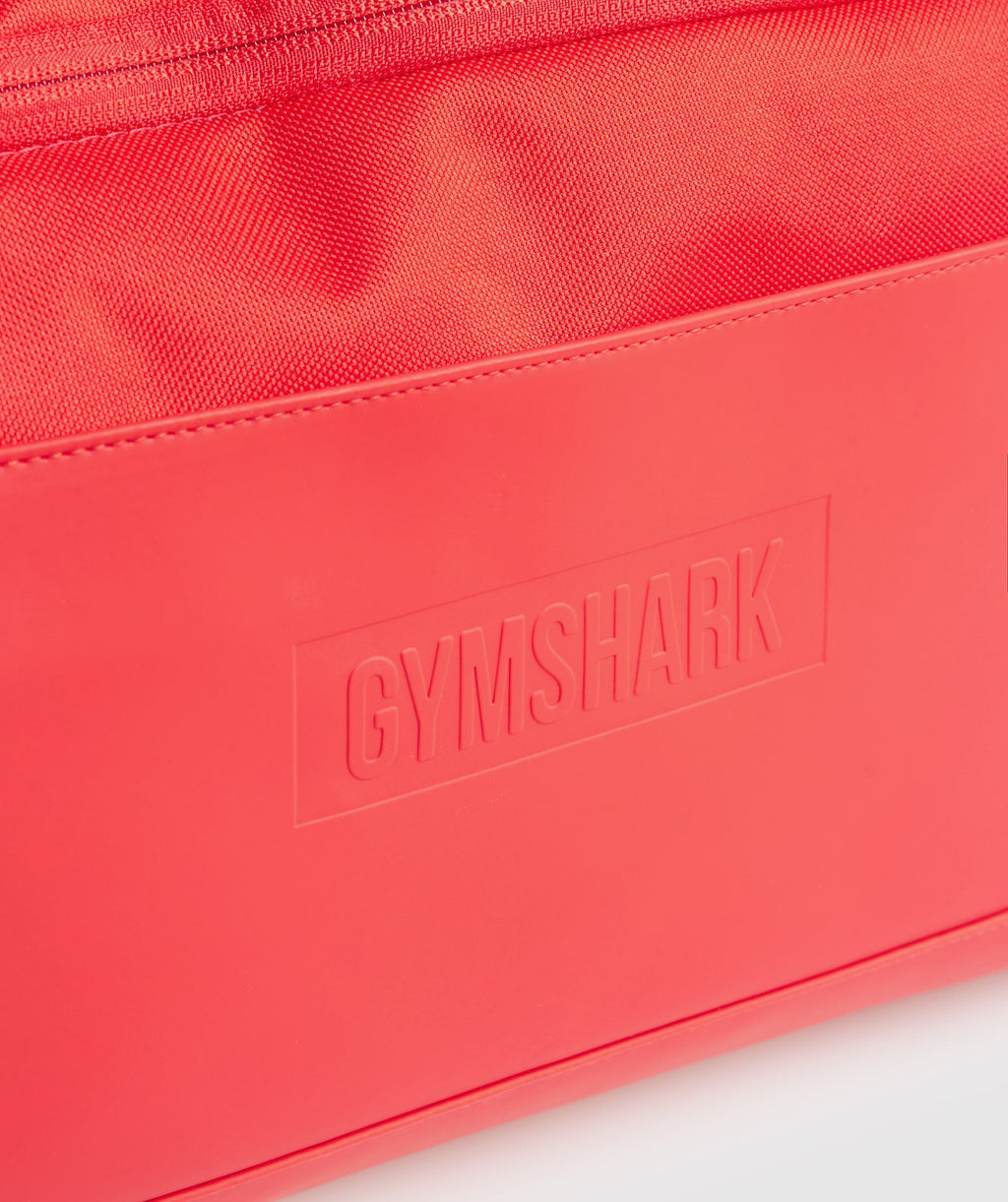 gymshark-everyday-holdall-chilli-red-aw22