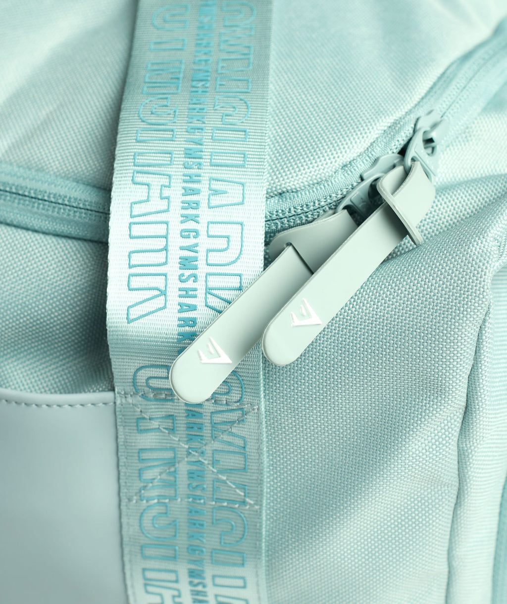 gymshark-everyday-holdall-light-blue-aw21