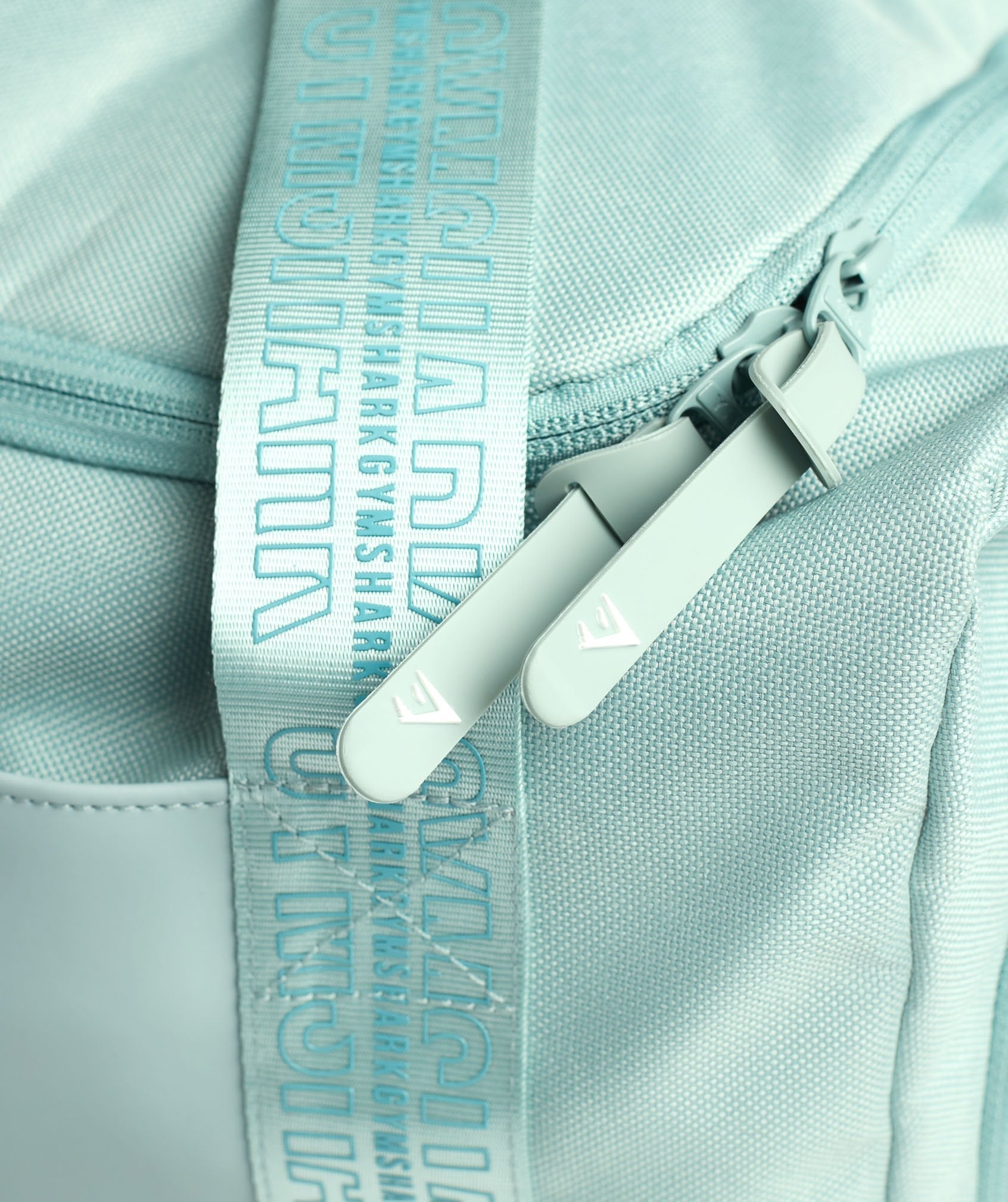 gymshark-everyday-holdall-light-blue-aw21
