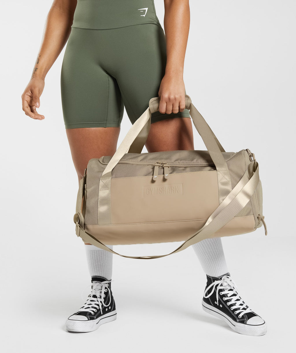 gymshark-small-everyday-holdall-cement-brown-ss23