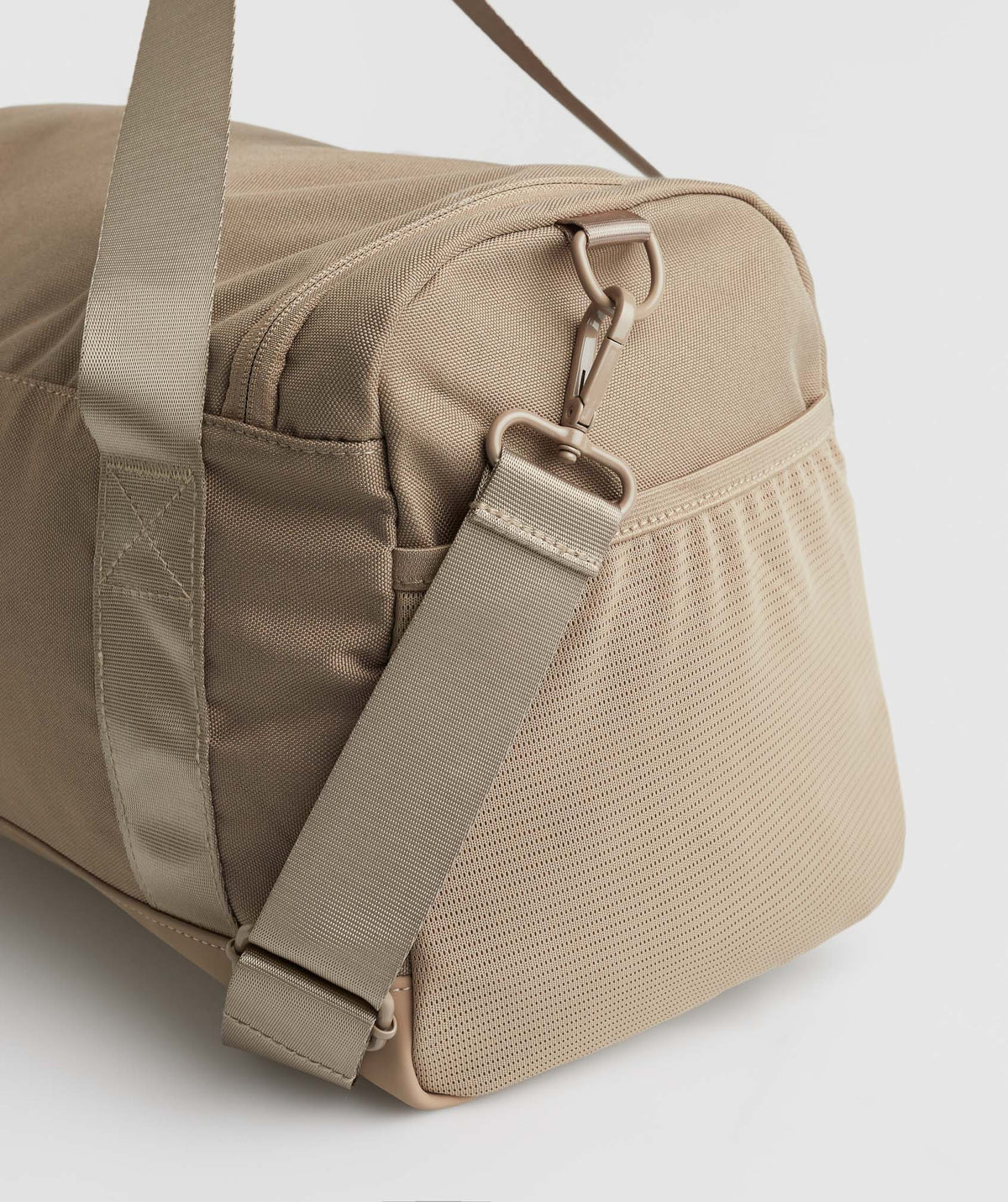 gymshark-small-everyday-holdall-cement-brown-ss23