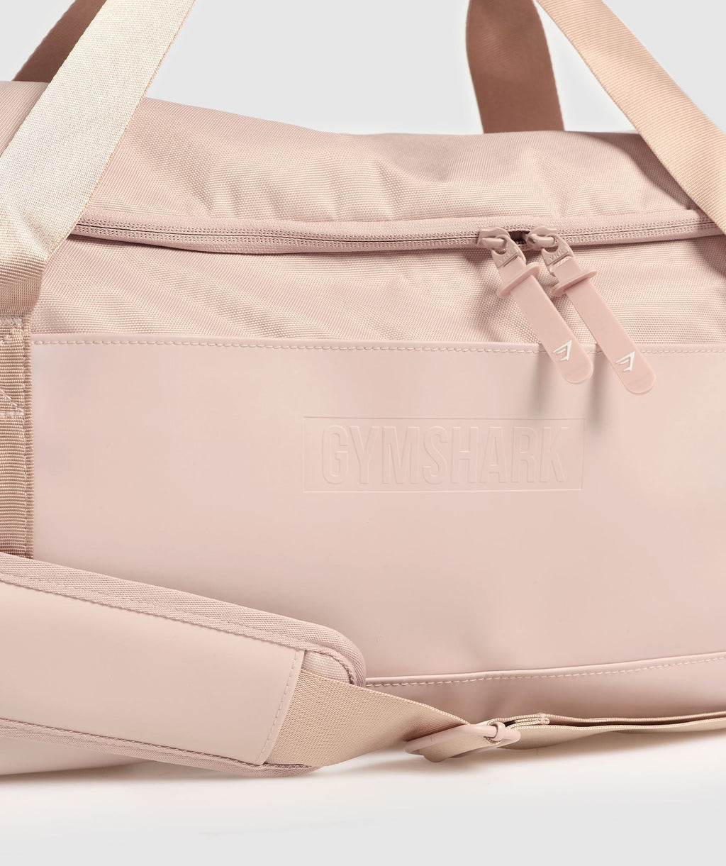 gymshark-everyday-holdall-small-muted-pink-ss25