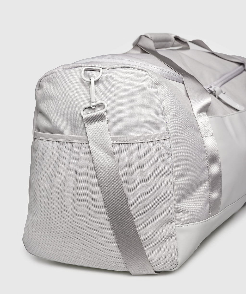 gymshark-large-everyday-holdall-light-grey-aw23