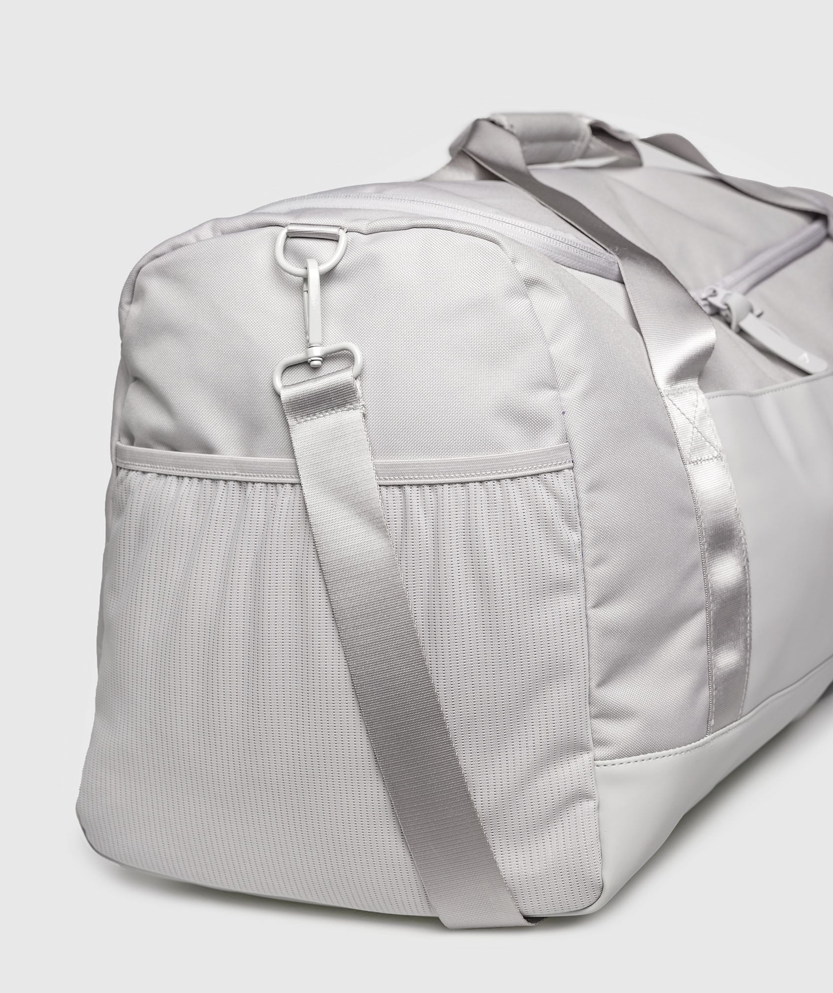gymshark-large-everyday-holdall-light-grey-aw23