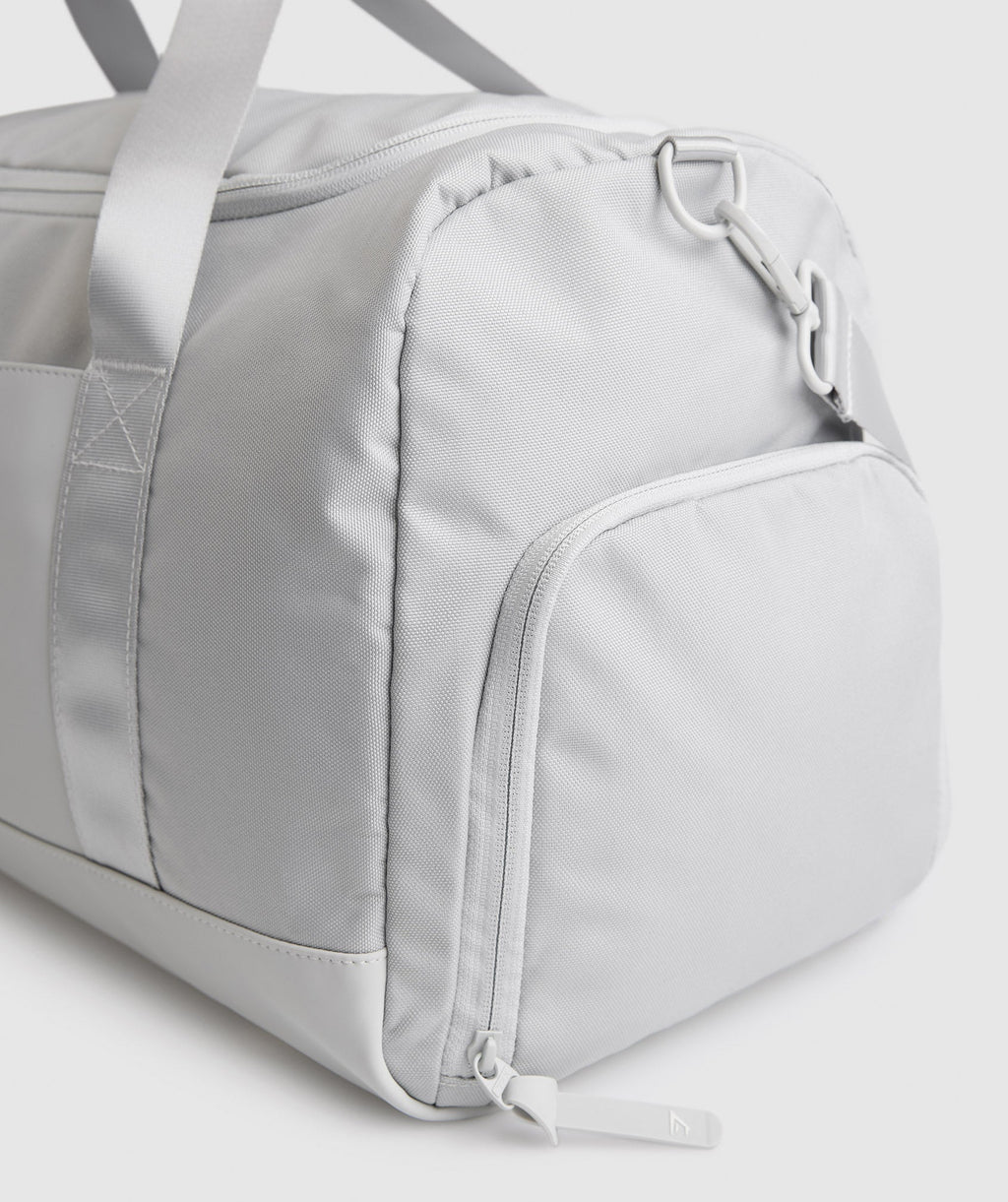 gymshark-medium-everyday-holdall-light-grey-ss23