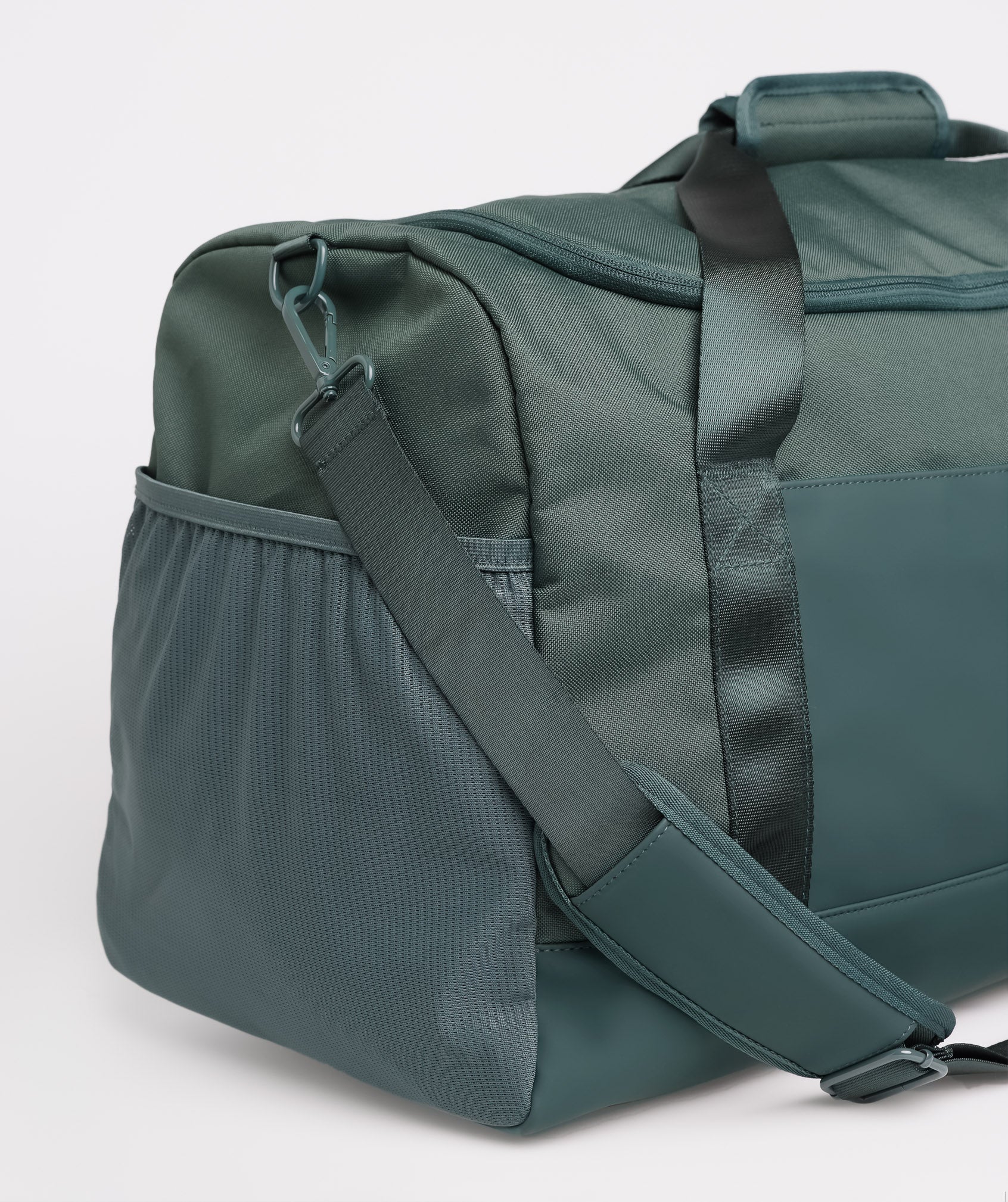 gymshark-everyday-holdall-medium-fog-green-aw23