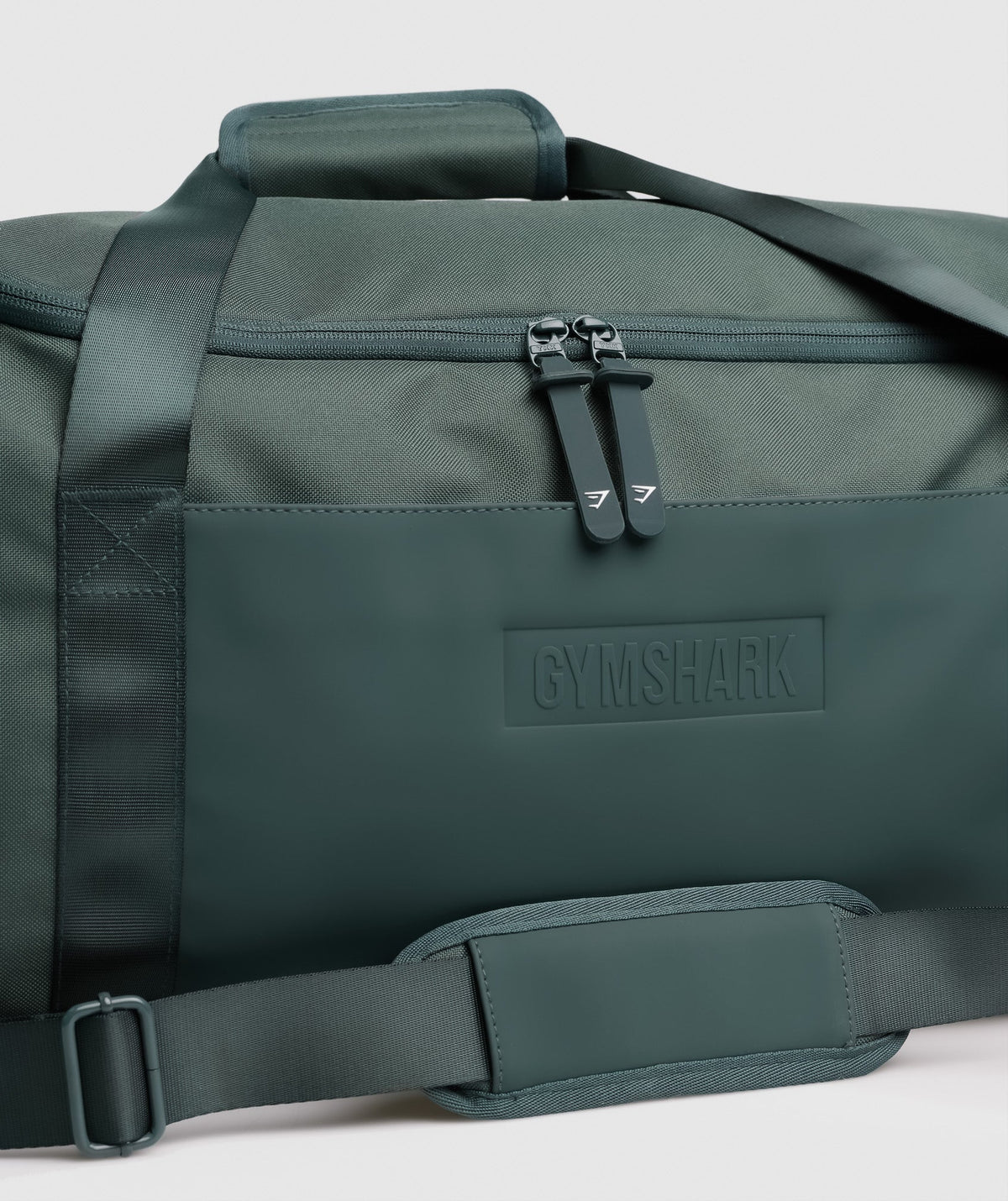 gymshark-everyday-holdall-medium-fog-green-aw23