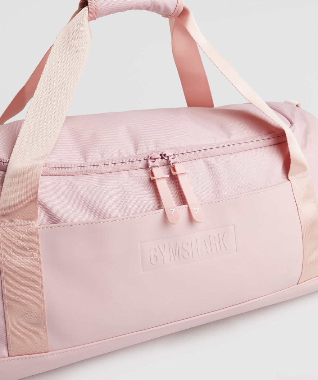 gymshark-small-everyday-holdall-scandi-pink-ss23