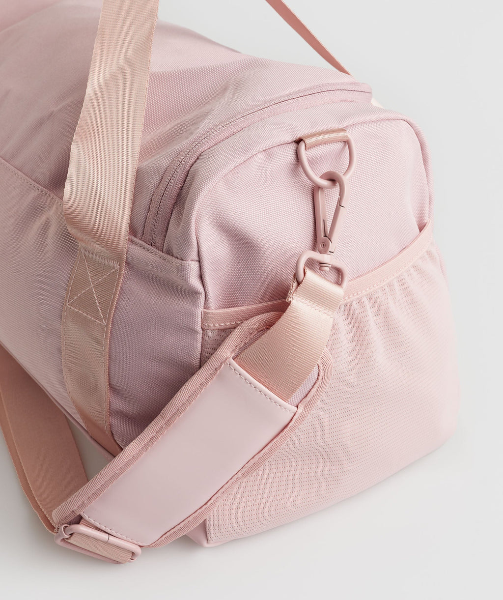 gymshark-small-everyday-holdall-scandi-pink-ss23