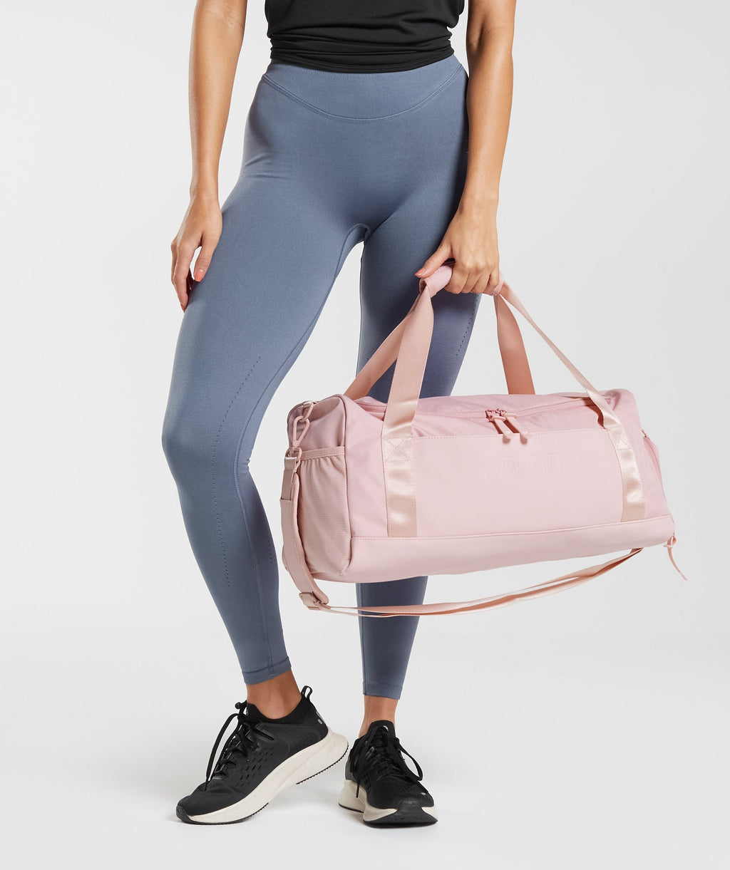 gymshark-small-everyday-holdall-scandi-pink-ss23