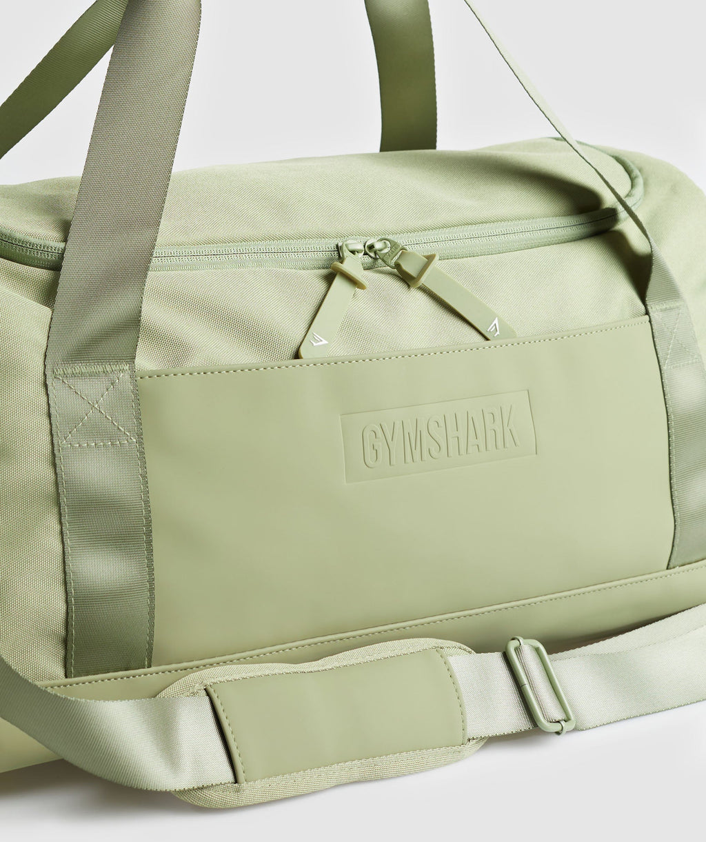 gymshark-everyday-holdall-small-natural-sage-green-ss24