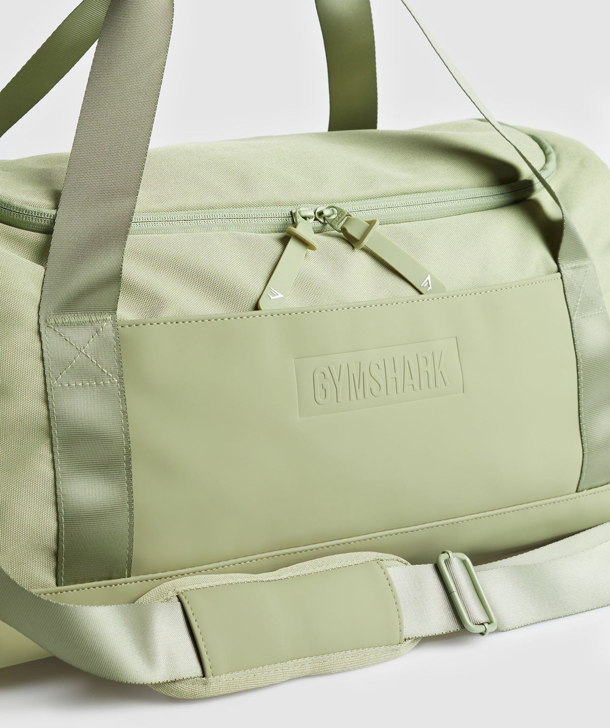 gymshark-everyday-holdall-small-natural-sage-green-ss24