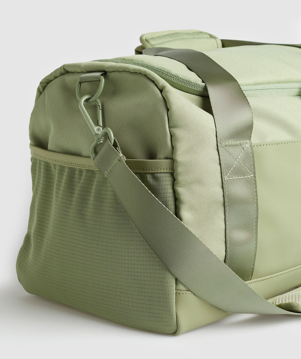 gymshark-everyday-holdall-small-natural-sage-green-ss24