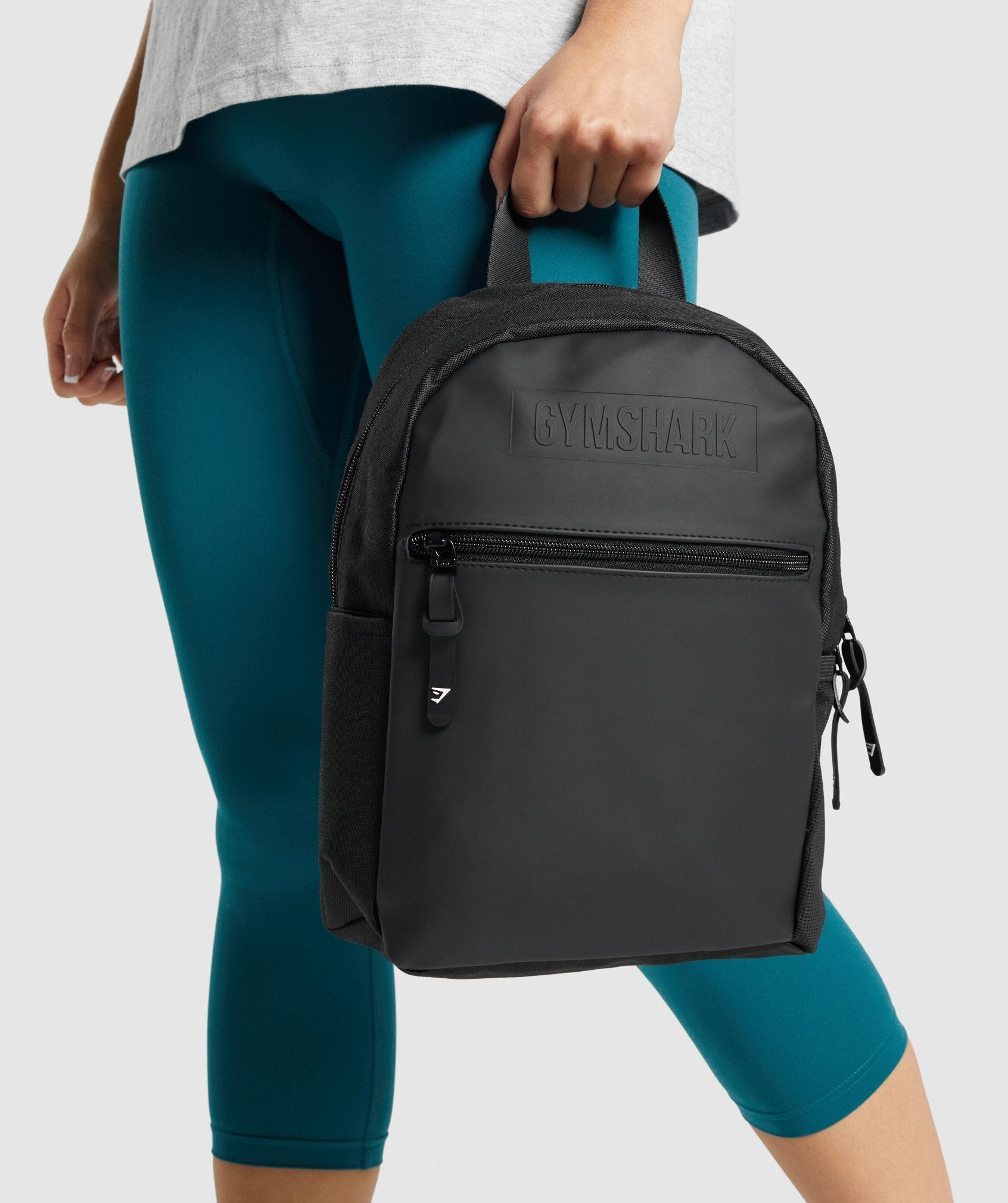 gymshark-everyday-mini-backpack-black-aw21