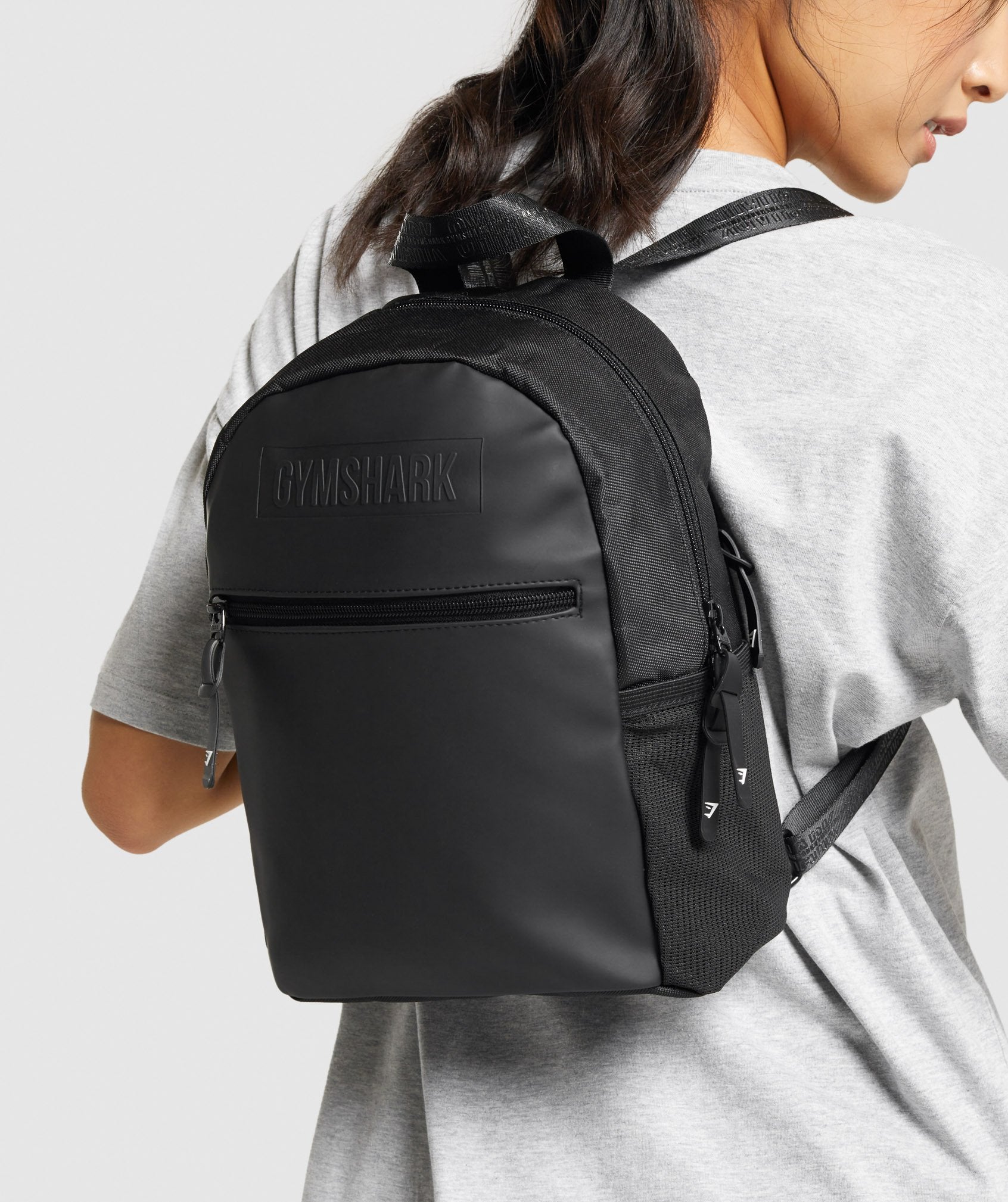 gymshark-everyday-mini-backpack-black-aw21
