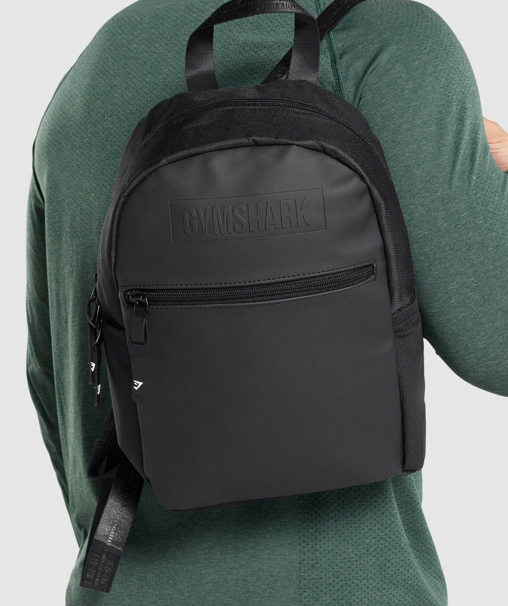 gymshark-everyday-mini-backpack-black-aw21