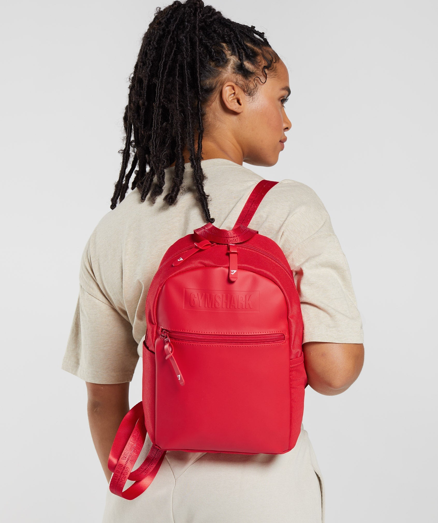 gymshark-everyday-mini-backpack-chilli-red-aw22