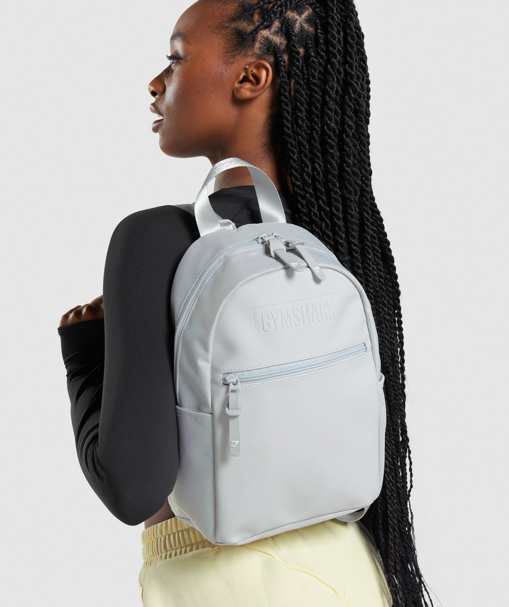 gymshark-everyday-mini-backpack-light-grey-aw21