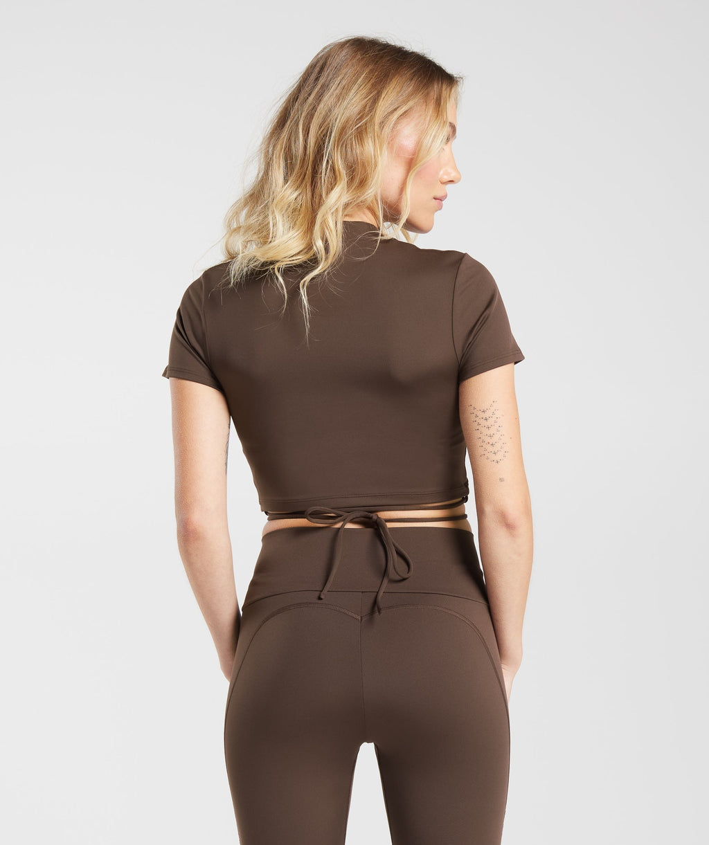 gymshark-everyday-mock-neck-ribbon-t-shirt-archive-brown-aw23