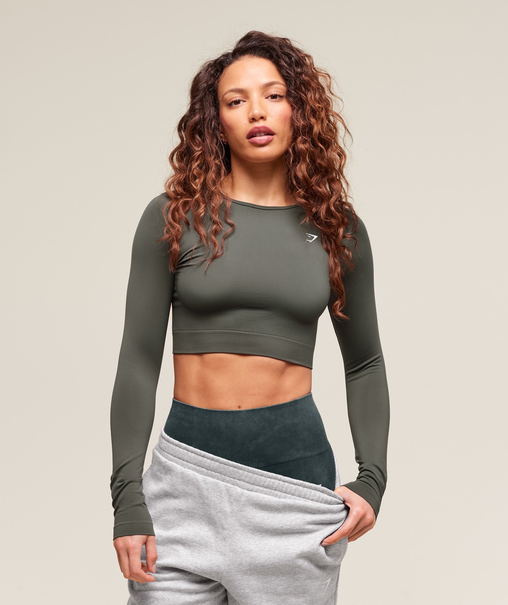 gymshark-everyday-seamless-long-sleeve-crop-top-strength-green-aw24