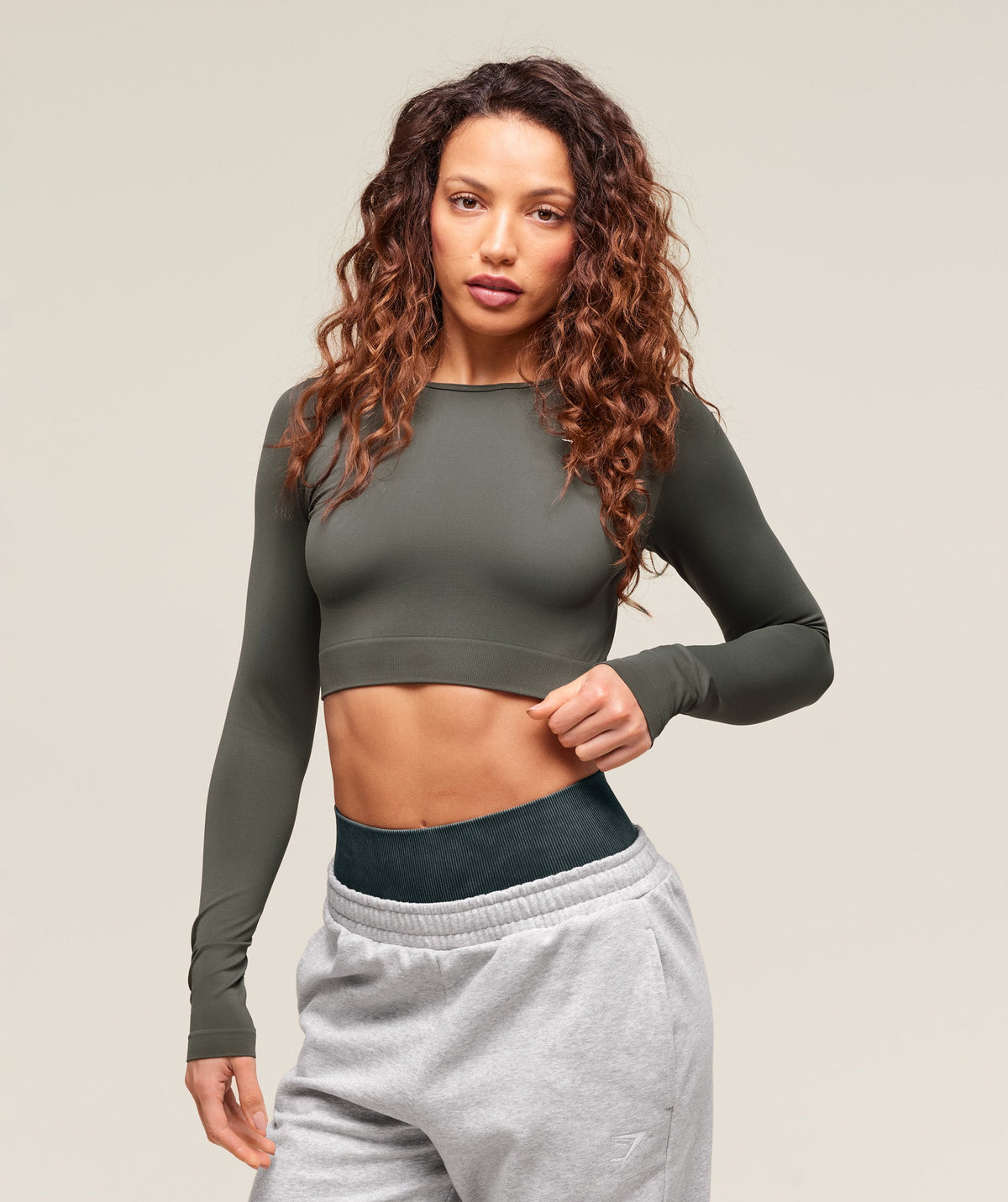gymshark-everyday-seamless-long-sleeve-crop-top-strength-green-aw24