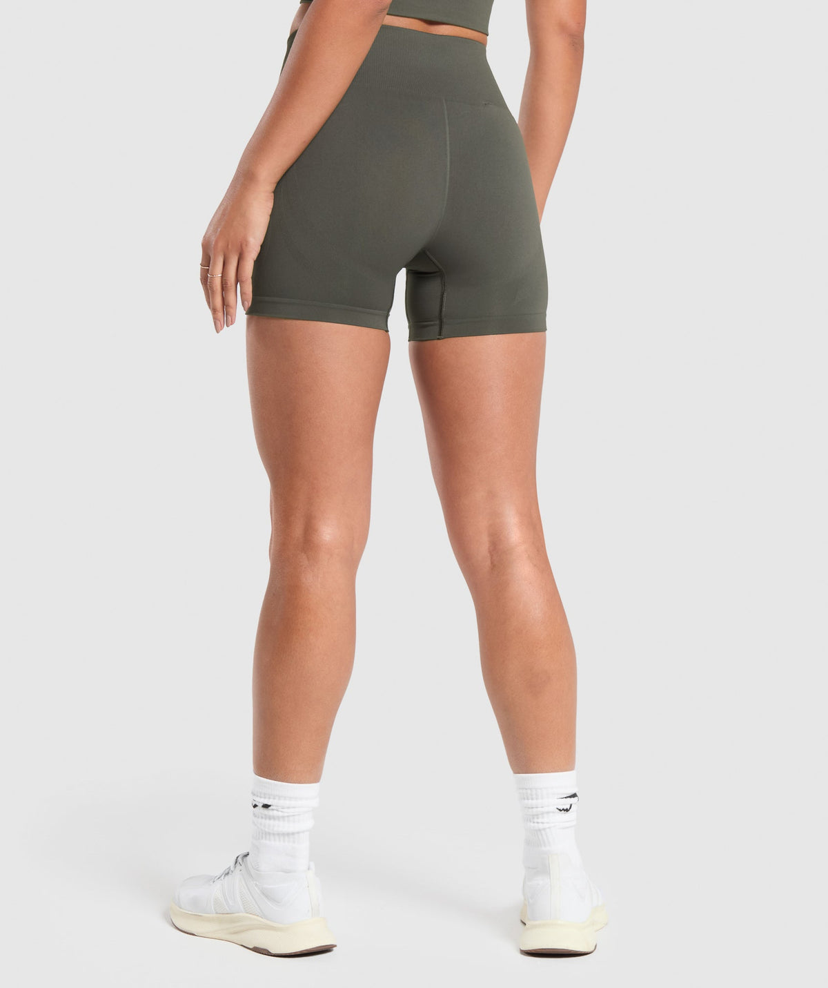 gymshark-everyday-seamless-shorts-strength-green-aw24