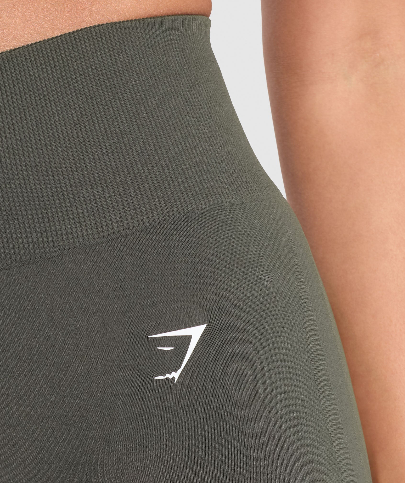 gymshark-everyday-seamless-shorts-strength-green-aw24