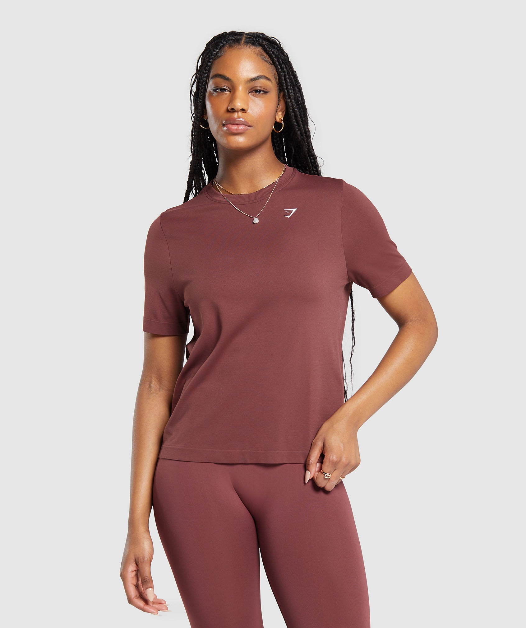 gymshark-everyday-seamless-t-shirt-burgundy-brown-ss24