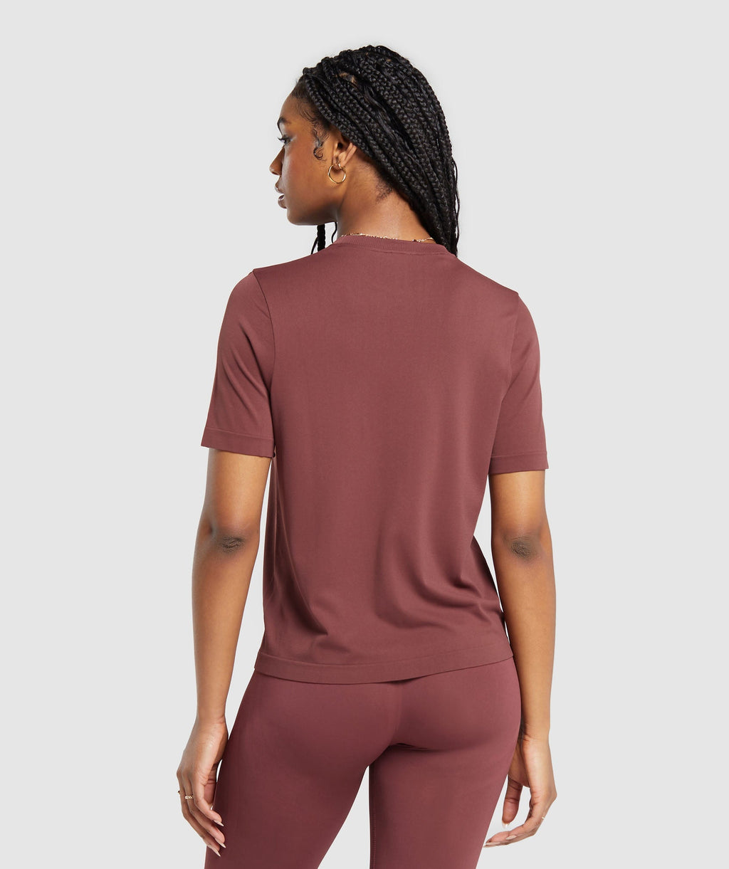 gymshark-everyday-seamless-t-shirt-burgundy-brown-ss24