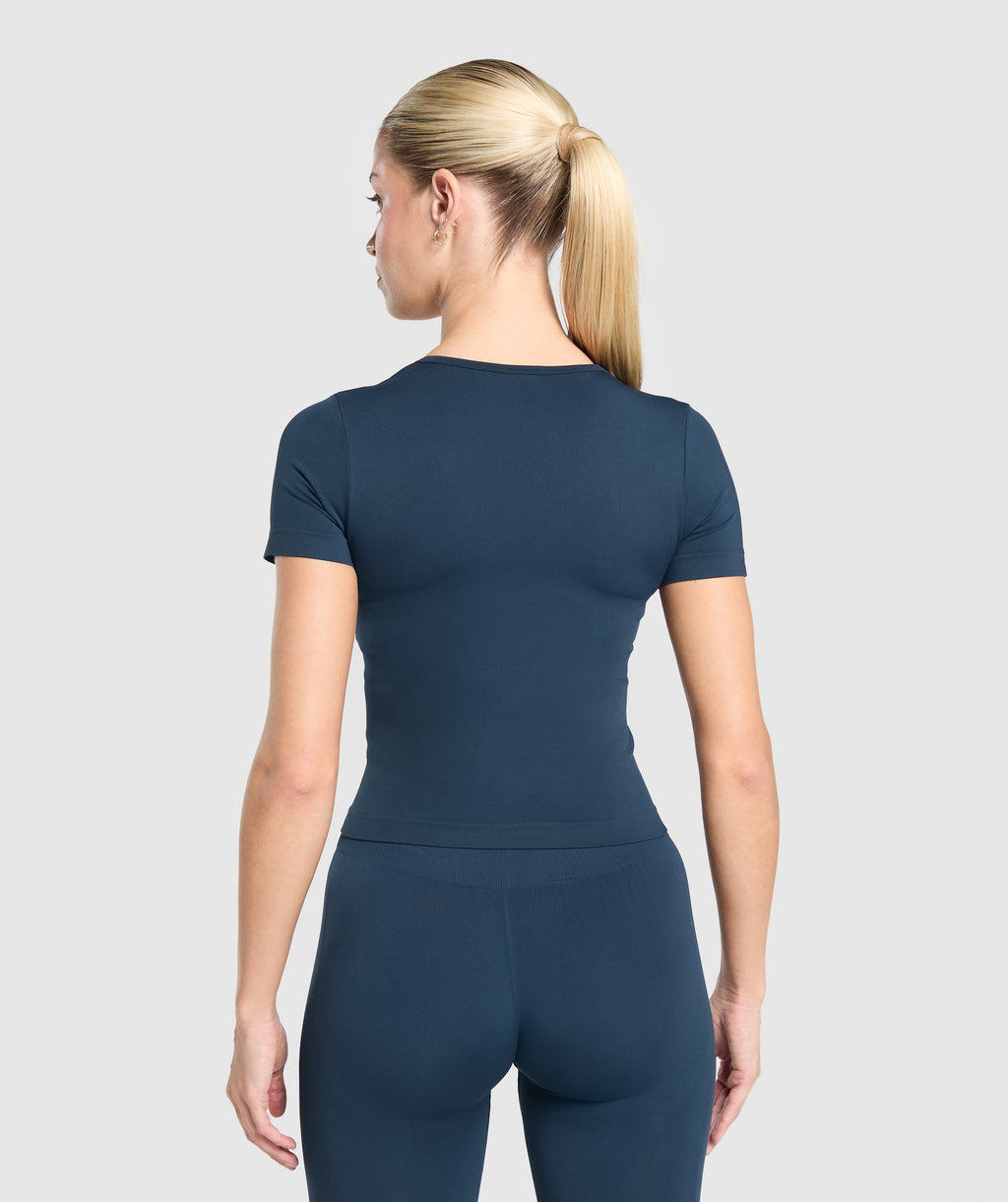 gymshark-everyday-seamless-tight-fit-crew-neck-tee-ss-tops-blue-ss25