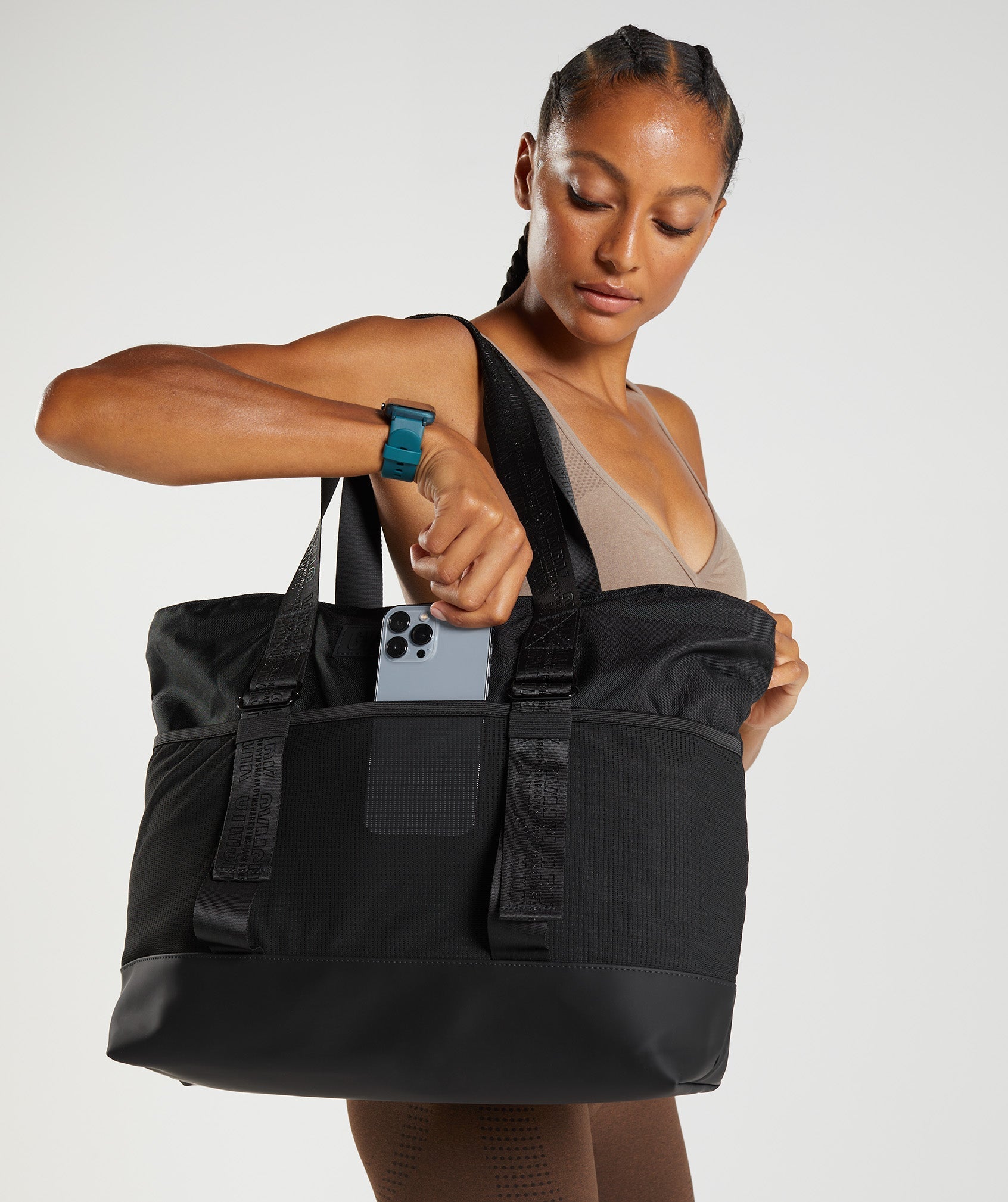 gymshark-everyday-tote-black-aw22