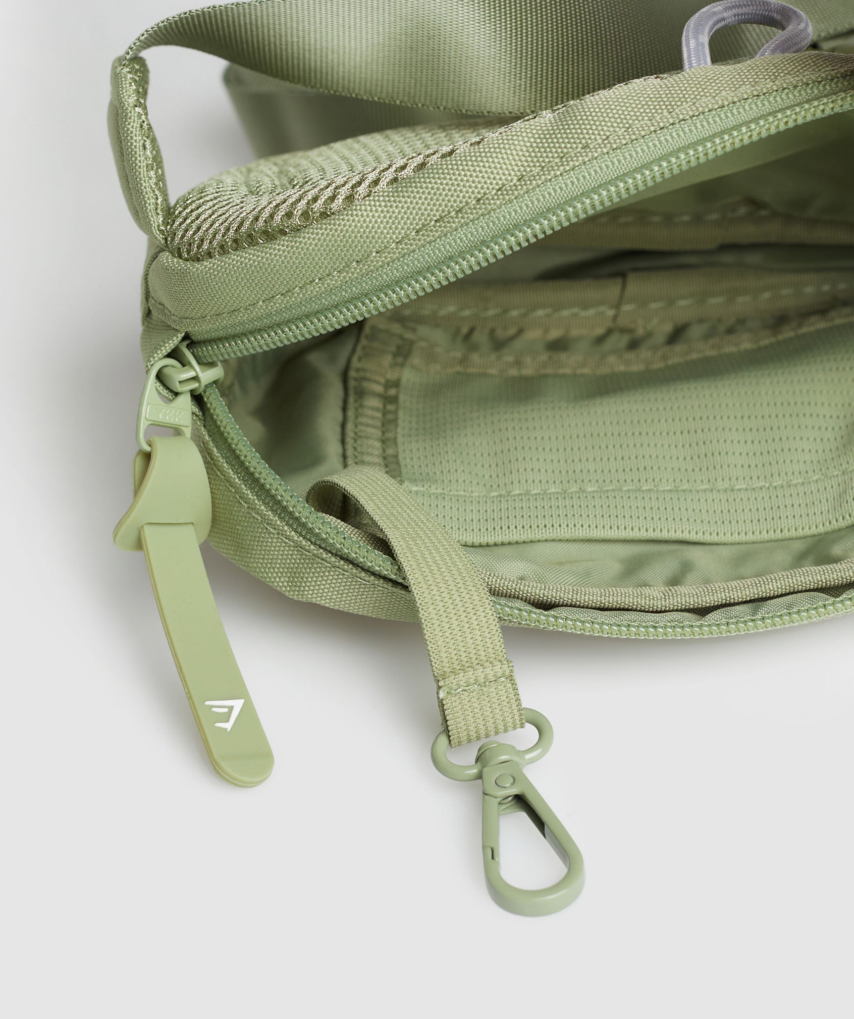 gymshark-everyday-waist-pack-natural-sage-green-ss24