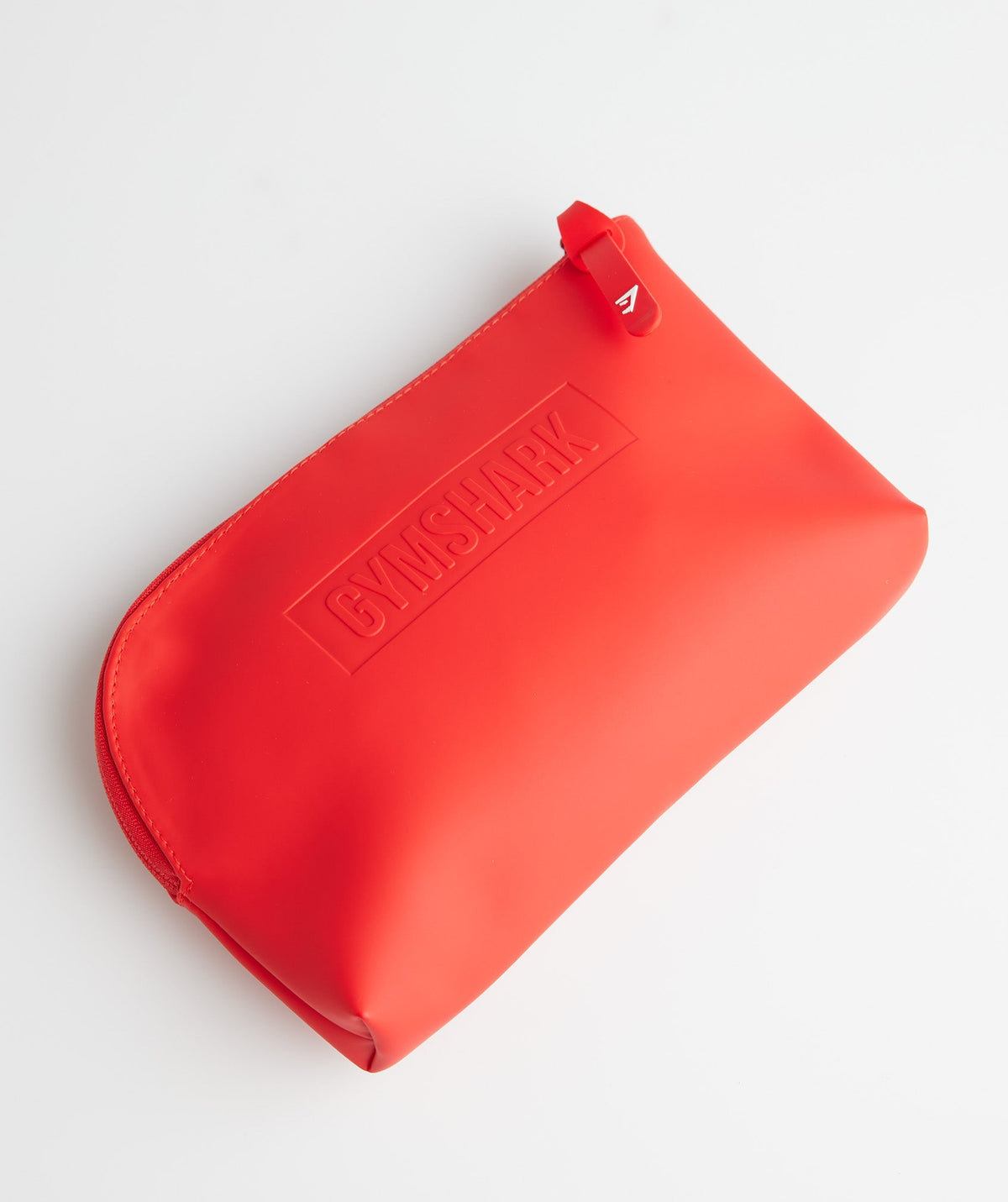 gymshark-everyday-wash-bag-chilli-red-aw22
