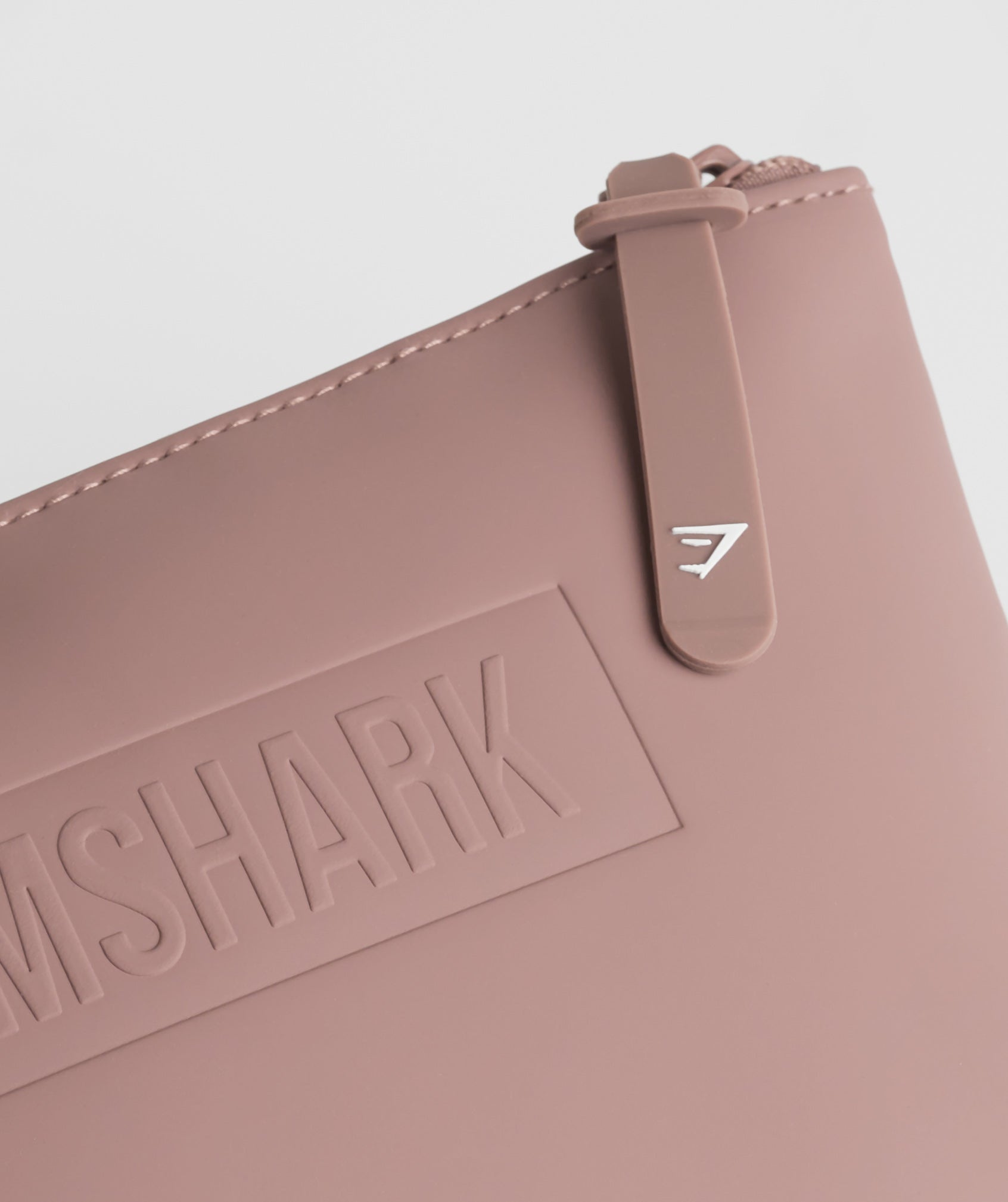 gymshark-everyday-wash-bag-dusty-maroon-ss23