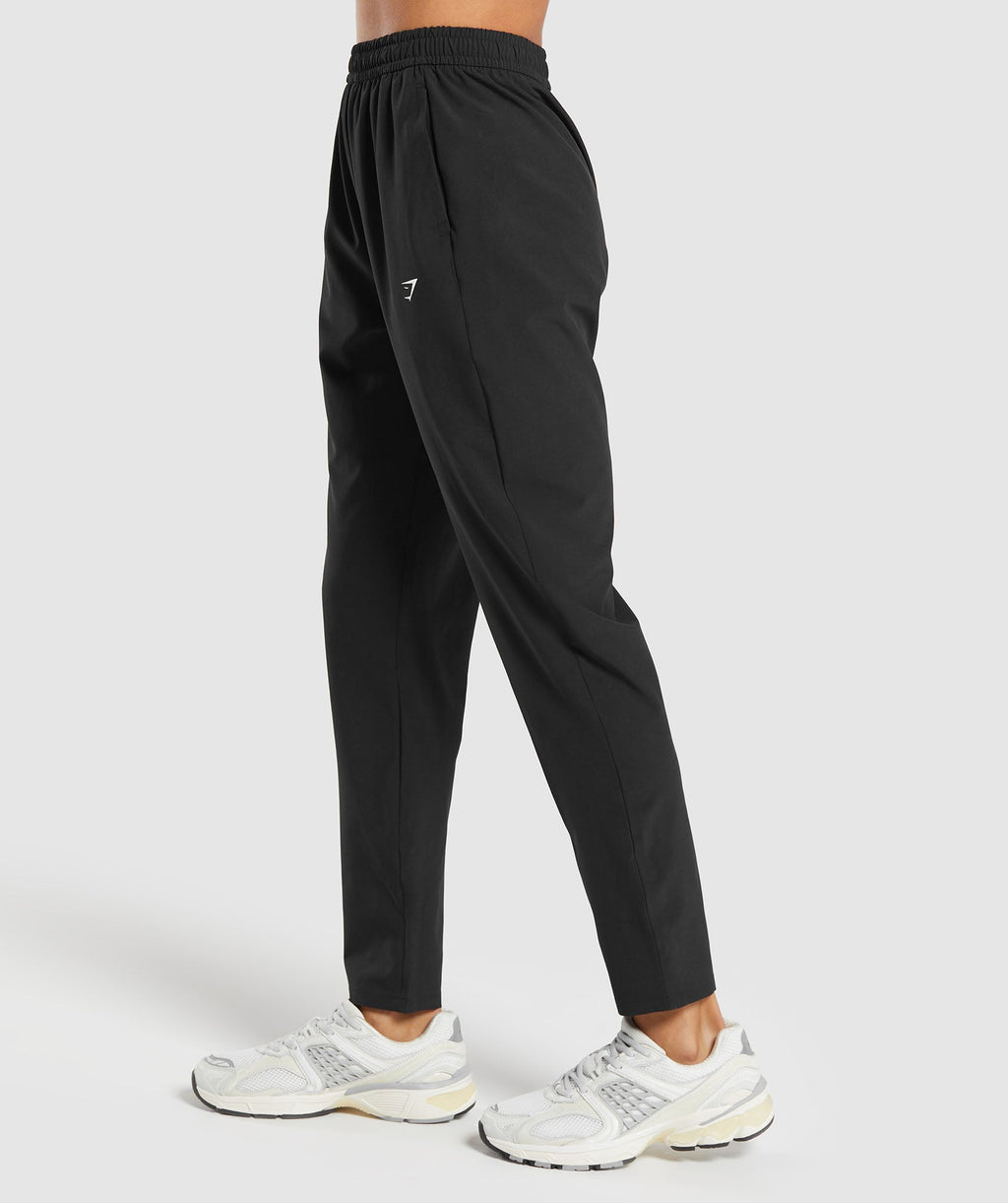 gymshark-everyday-woven-pant-black-aw24
